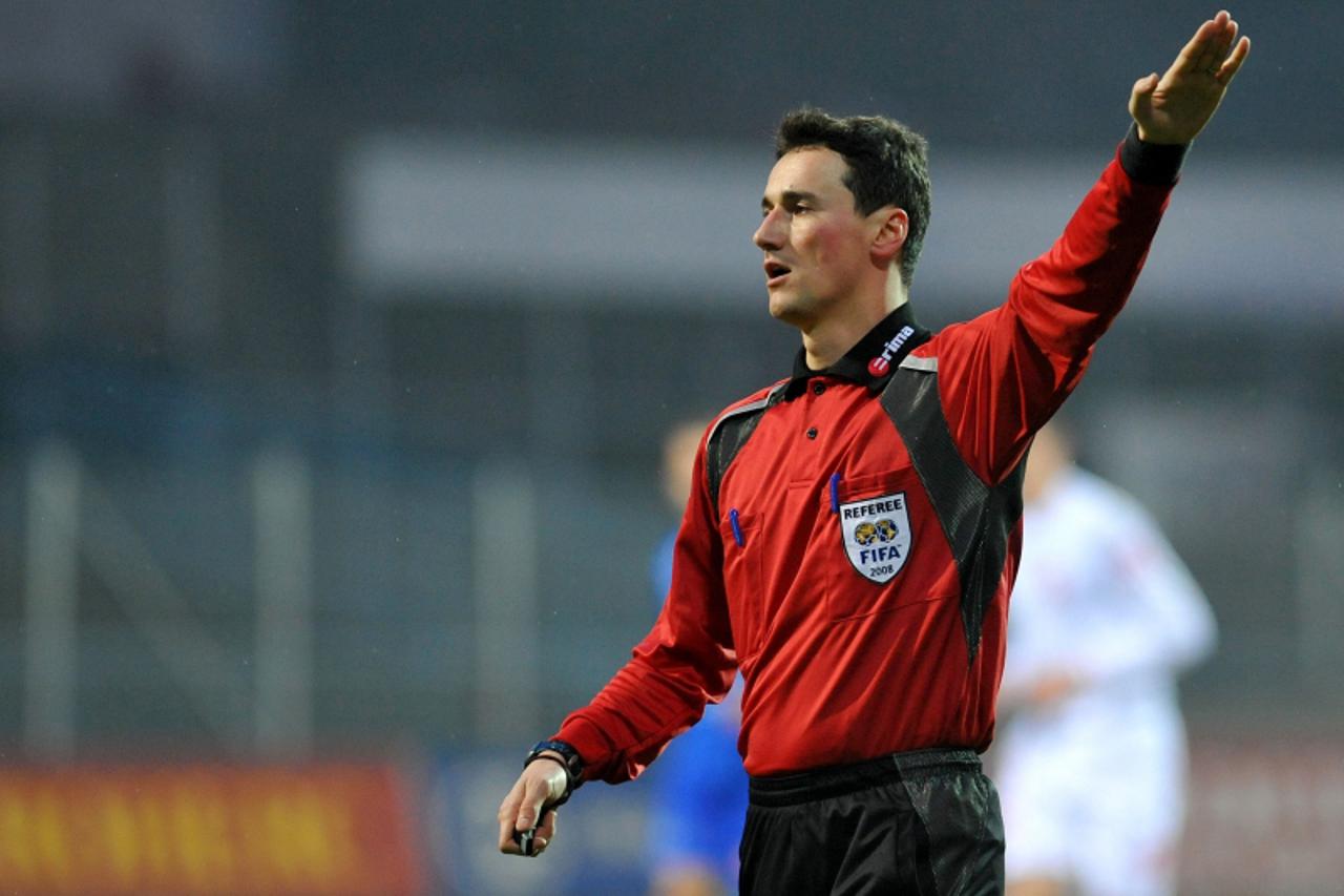 'sport.....zagreb.....04.03.2009.  kranjceviceva - hrvatski kup, nogometna utakmica / zagreb - dinamo / marijo strahonja, sudac     Photo: Marko Lukunic/Vecernji list'