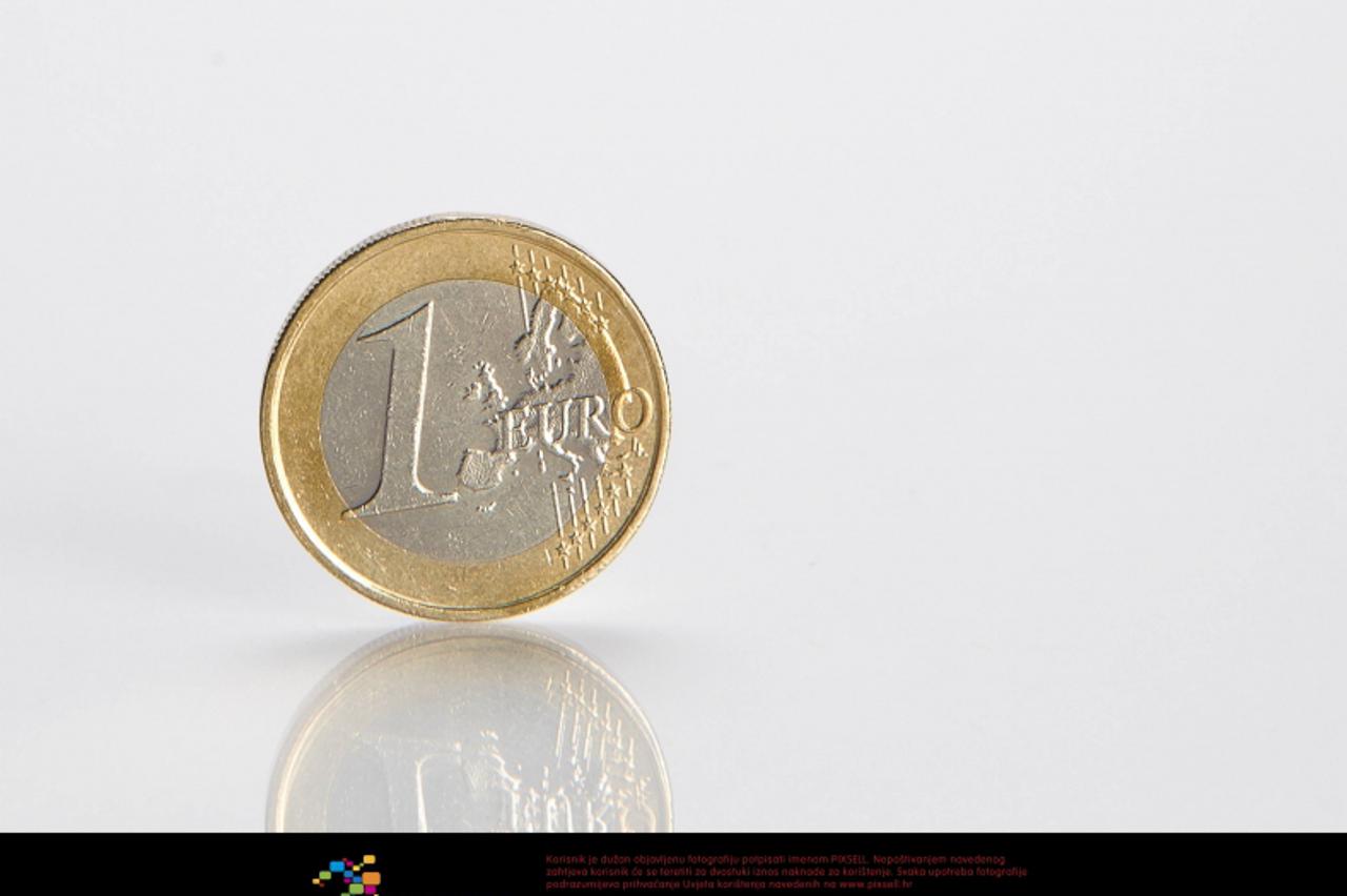 'Feature - Euromuenze. Eine 1 Euro Muenze. Aufgenommen am 16/11/2011  Foto © nph /  S. Zangrando *** Local Caption ***'