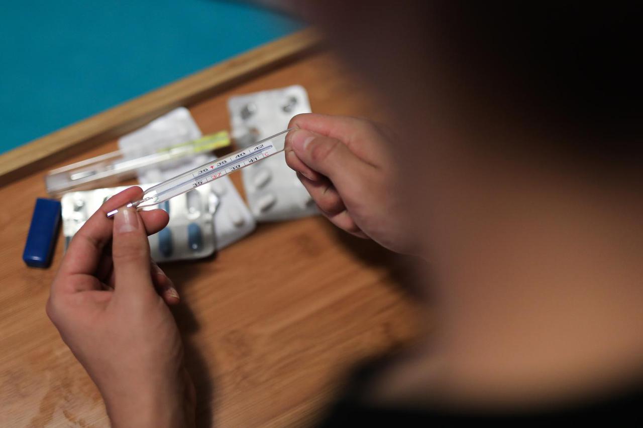 Toplomjer, ilustracija za povišenu tjelesnu temperaturu