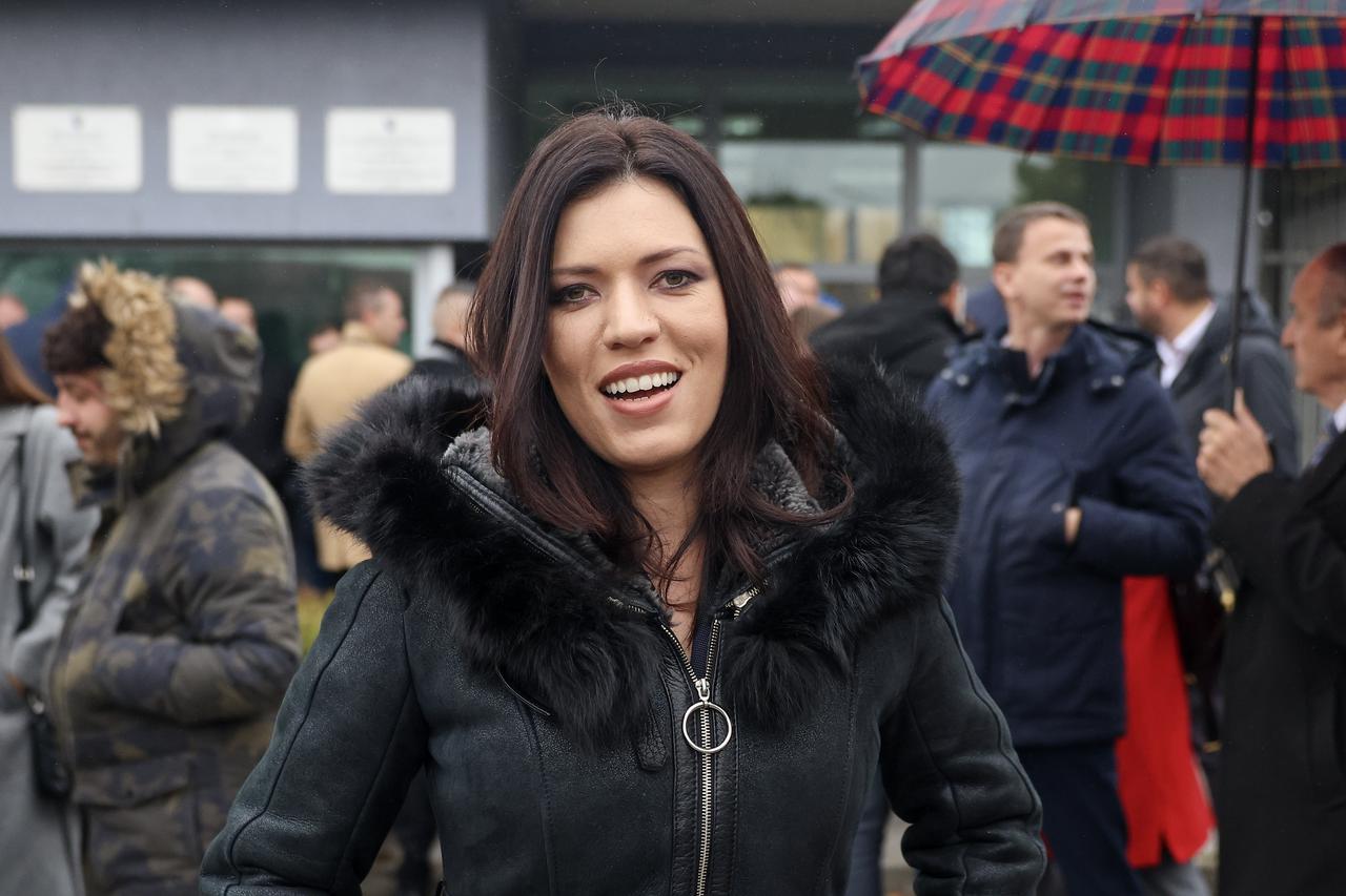 Sarajevo: Veliki broj političara iz RS došao na sud podržati Dodika