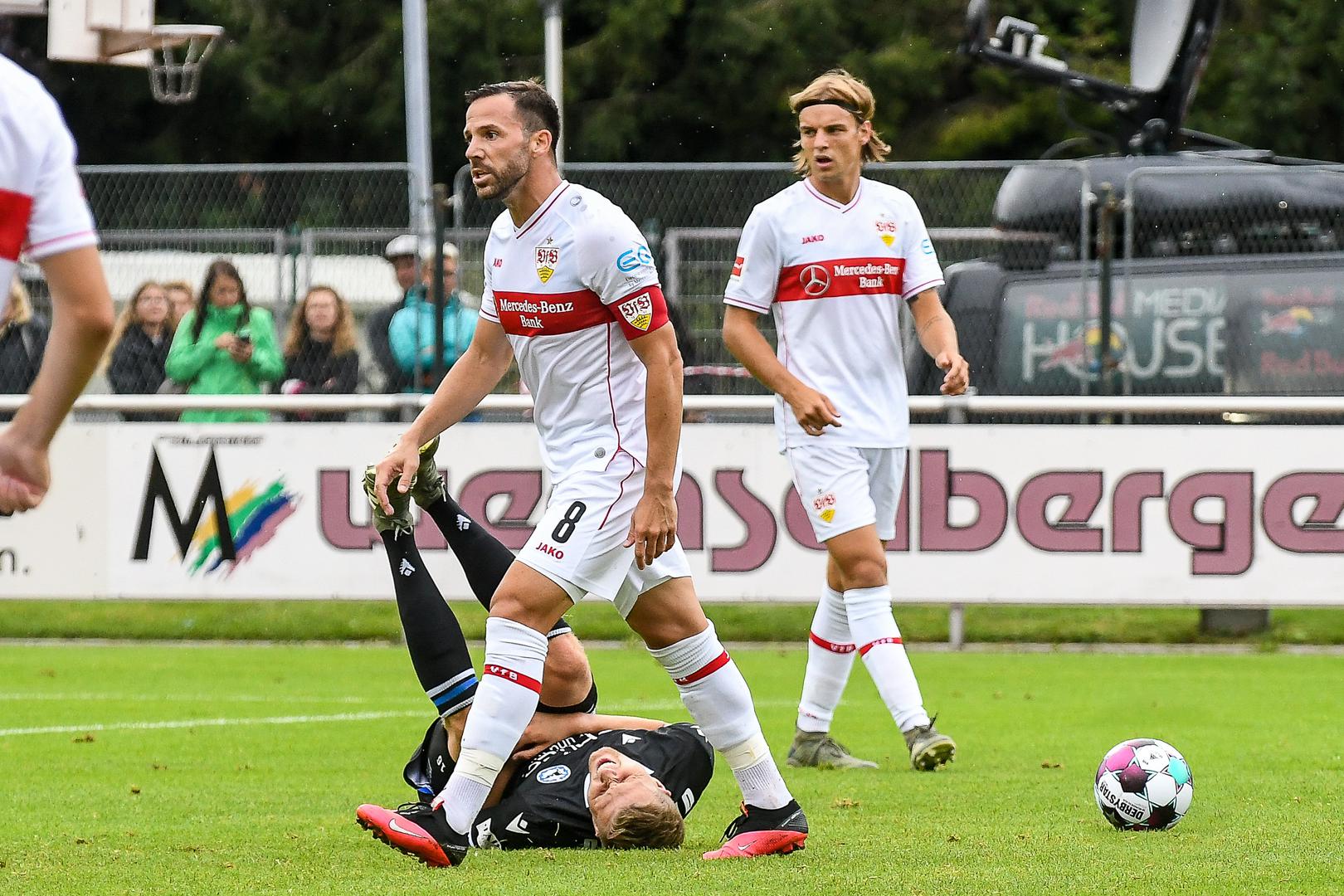 29.08.2020, Kufstein Arena, Kufstein, AUT, Helden Cup, Arminia Bielefeld vs VfB Stuttgart, DFL regulations prohibit any use of photographs as image sequences and/or quasi-video, im Bild Fabian Kunze (Bielefeld, #16) liegt nach Foul am Boden, Gonzalo Castro (Stuttgart, #8), Borna Sosa (Stuttgart, #24)Foto © nordphoto / Hafner /PIXSELL