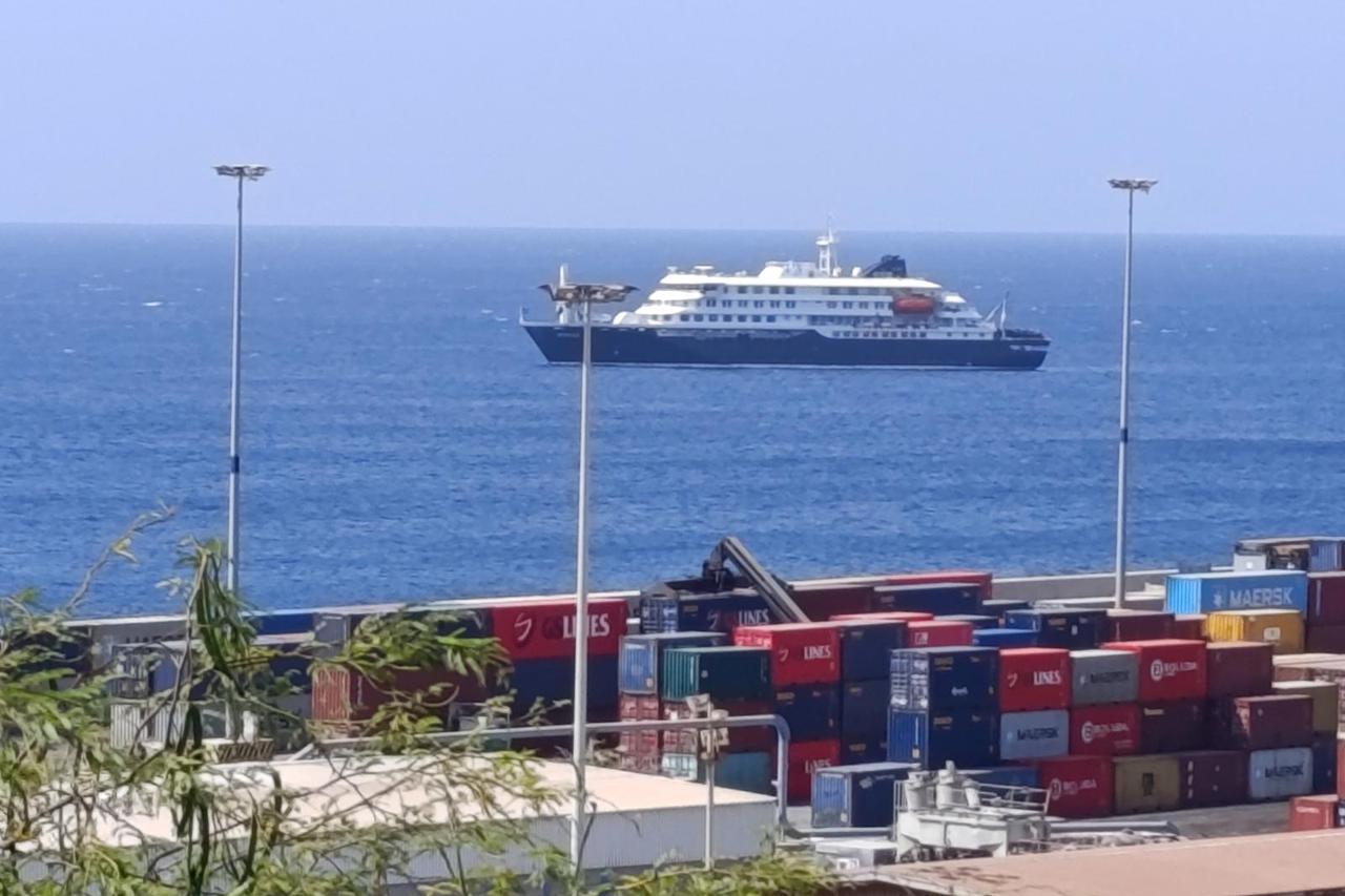 Cruise ship MV Hondius with suspected hantavirus cases off Cape Verde port