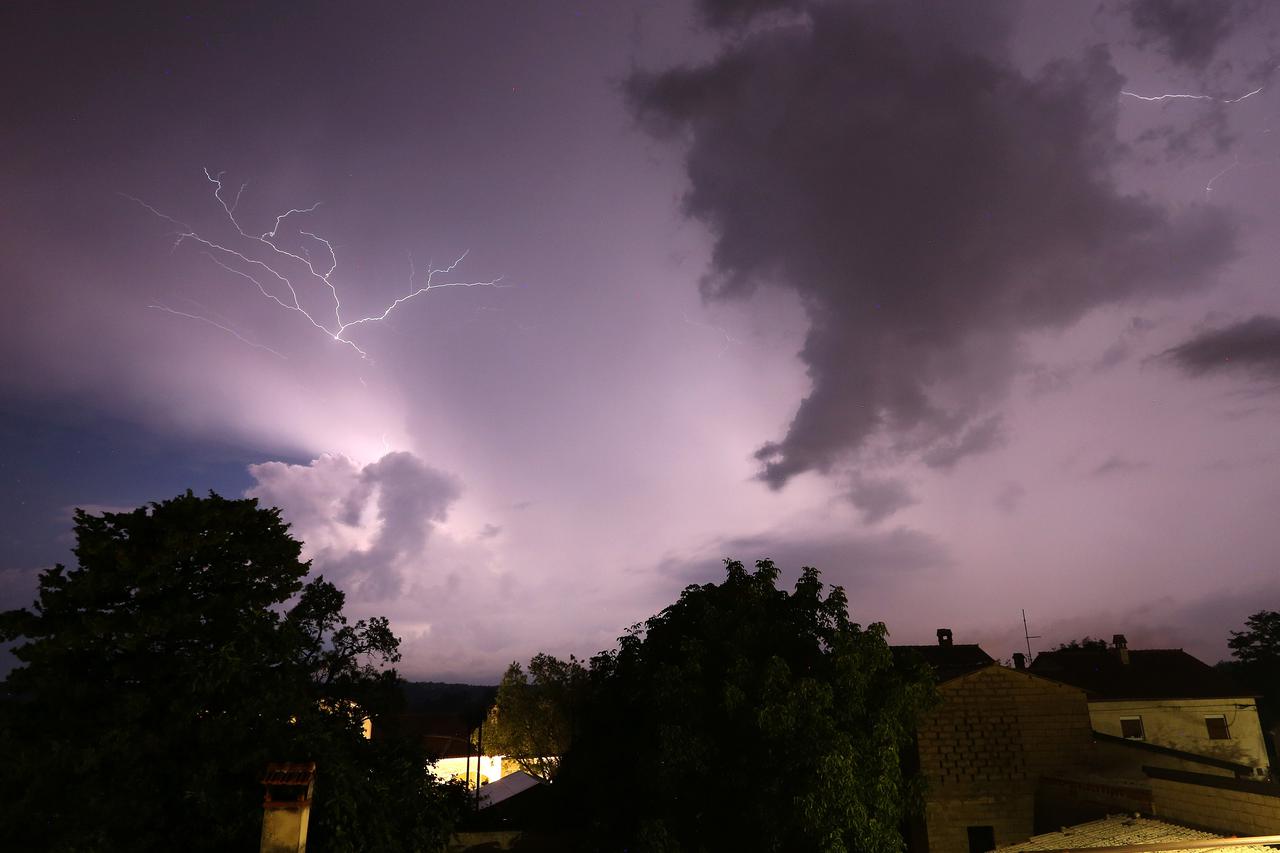Munje parale nebo u Istri