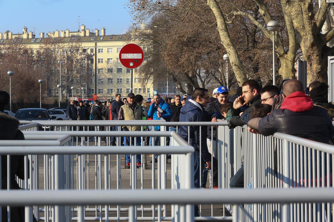 Redovi za ulaznice Dinamo - Viktoria Plzen