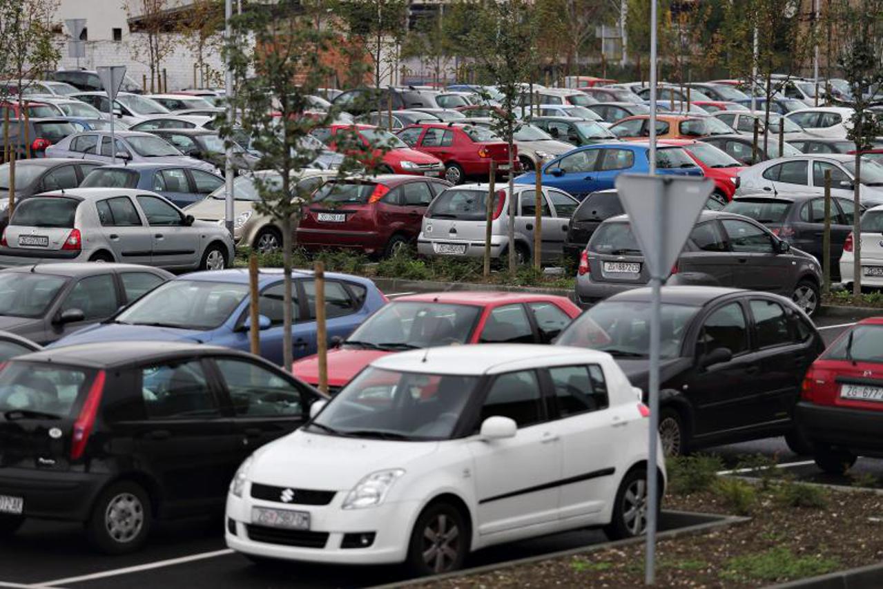 paromlin, parkiralište (1)