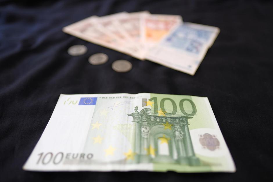 Kuna će biti zamijenjena eurom po fiksnom tečaju konverzije koji iznosi 7,53450 kuna za 1 euro