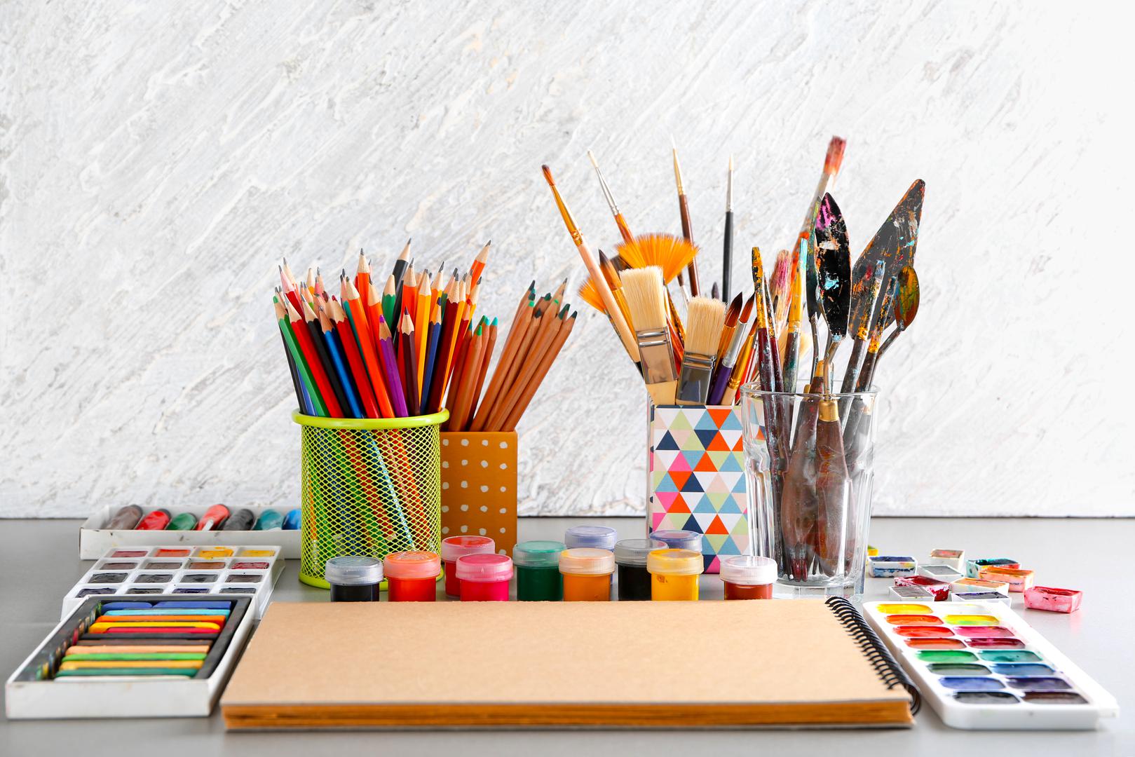 Ribe - romantično i kreativno: Ribe su sanjari. Umjetnički pribor, mirisni čajevi, knjige, glazba ili nešto što potiče maštu i emocije savršen su božićni izbor.