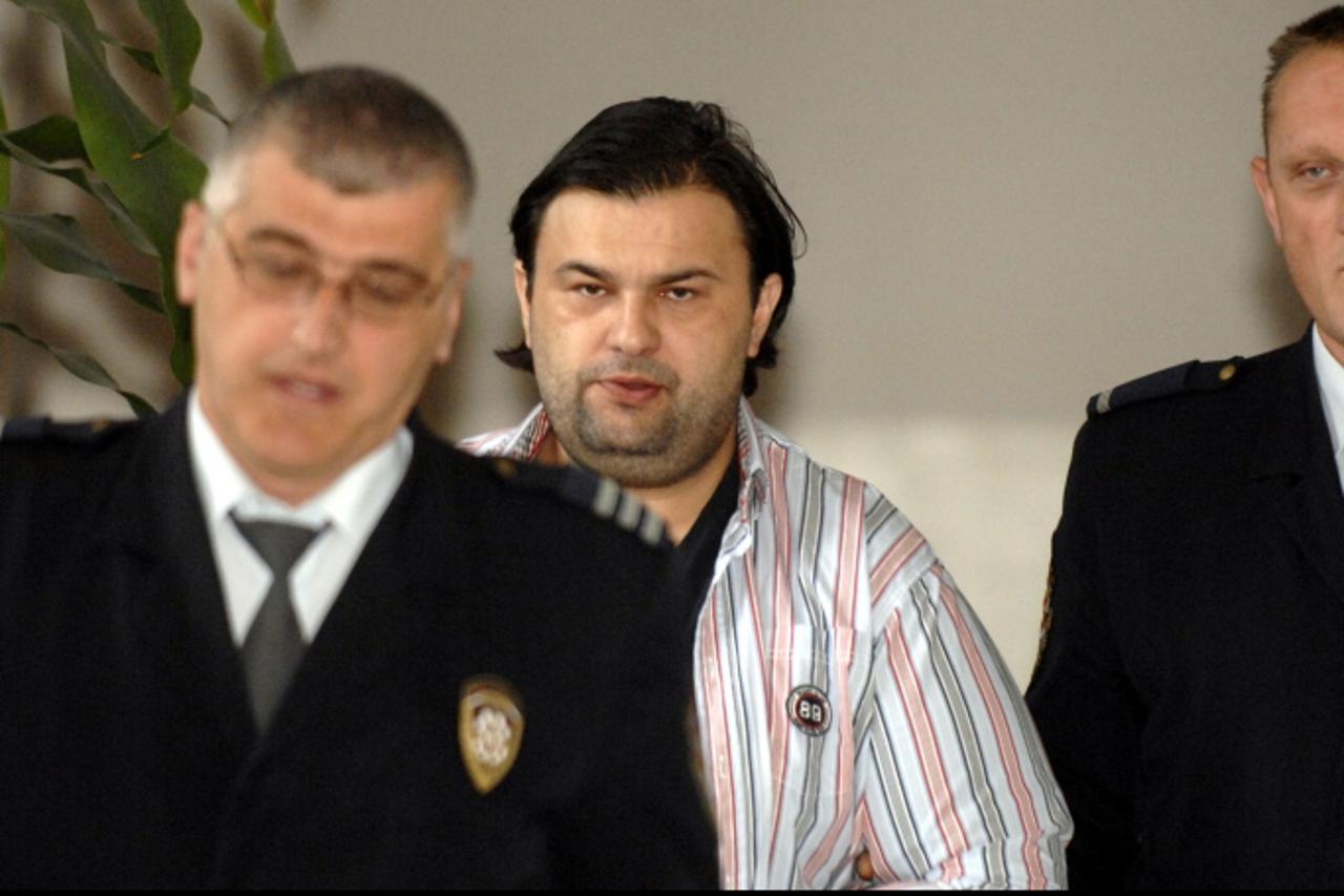 \'09.05.2011. Rijeka  -  Pocelo sudjenje u slucaju Ipsilon, odnosno prvoptuzenom Drazenu Golemovicu i jos osmero osoba protiv kojih je USKOK u listopadu 2009. podignuo optuznicu zbog vise kaznjivih dj