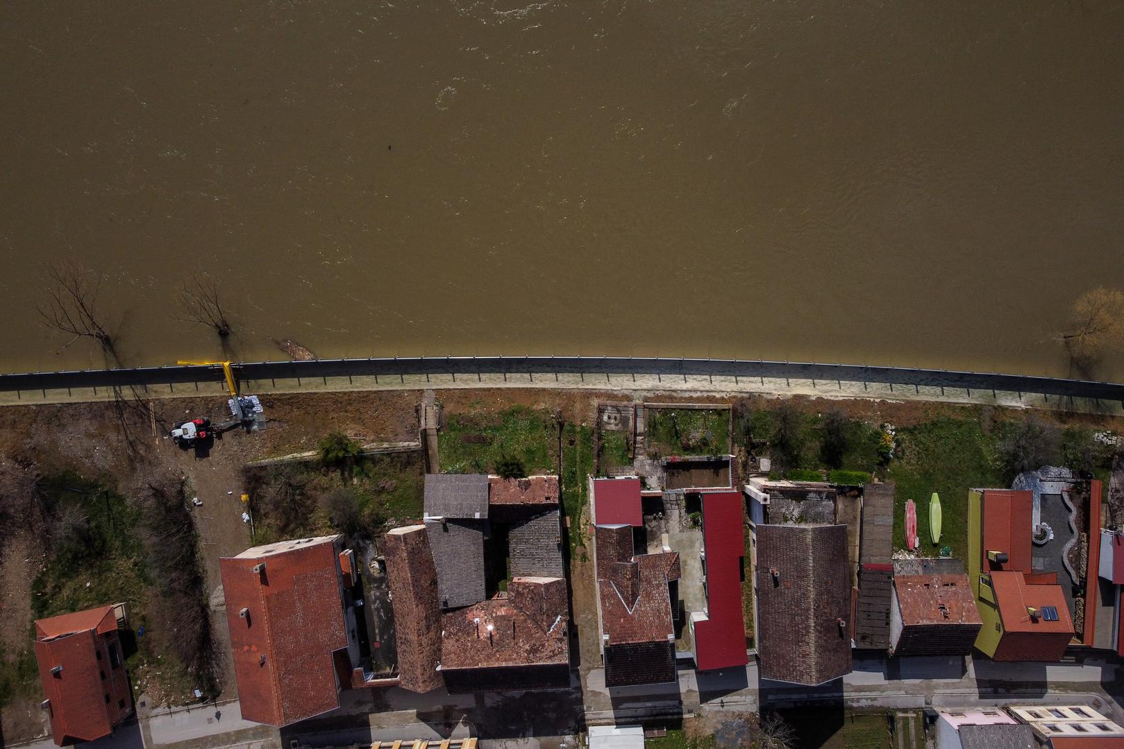 - A naši kostajnički vatrogasci sada će imati nešto lakši posao kada nabujala Una opet priprijeti gradu - izvijestili su ranije hrvatski vatrogasci iz HVZ-a.
