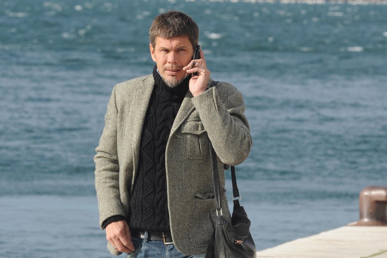 24.01.2015., Sibenik - Proslavljeni hrvatski nogometas Zvonimir Boban u setnji rivom.  Photo: Hrvoje Jelavic/PIXSELL
