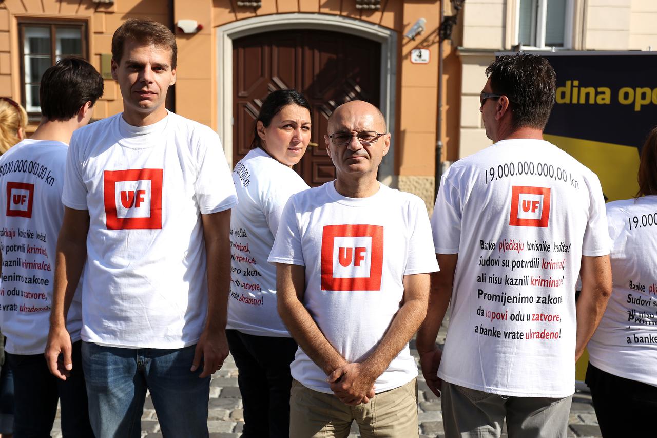 03.09.2016., Zagreb - Kandidati Udruge Franak u Koaliciji Zivi zid â?? Promijenimo Hrvatsku â?? Akcija mladih priredili su performans ispred Ustavnog suda RH, kojim su ukazali na sporost i neucinkovitost Ustavnoga suda i Drzavnog odvjetnistva RH. Photo:An