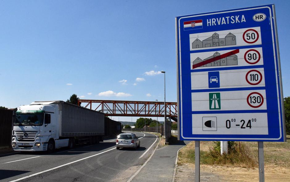 Slavonski Brod: Pojačan promet vozila na graničnom prijelazu s BiH  