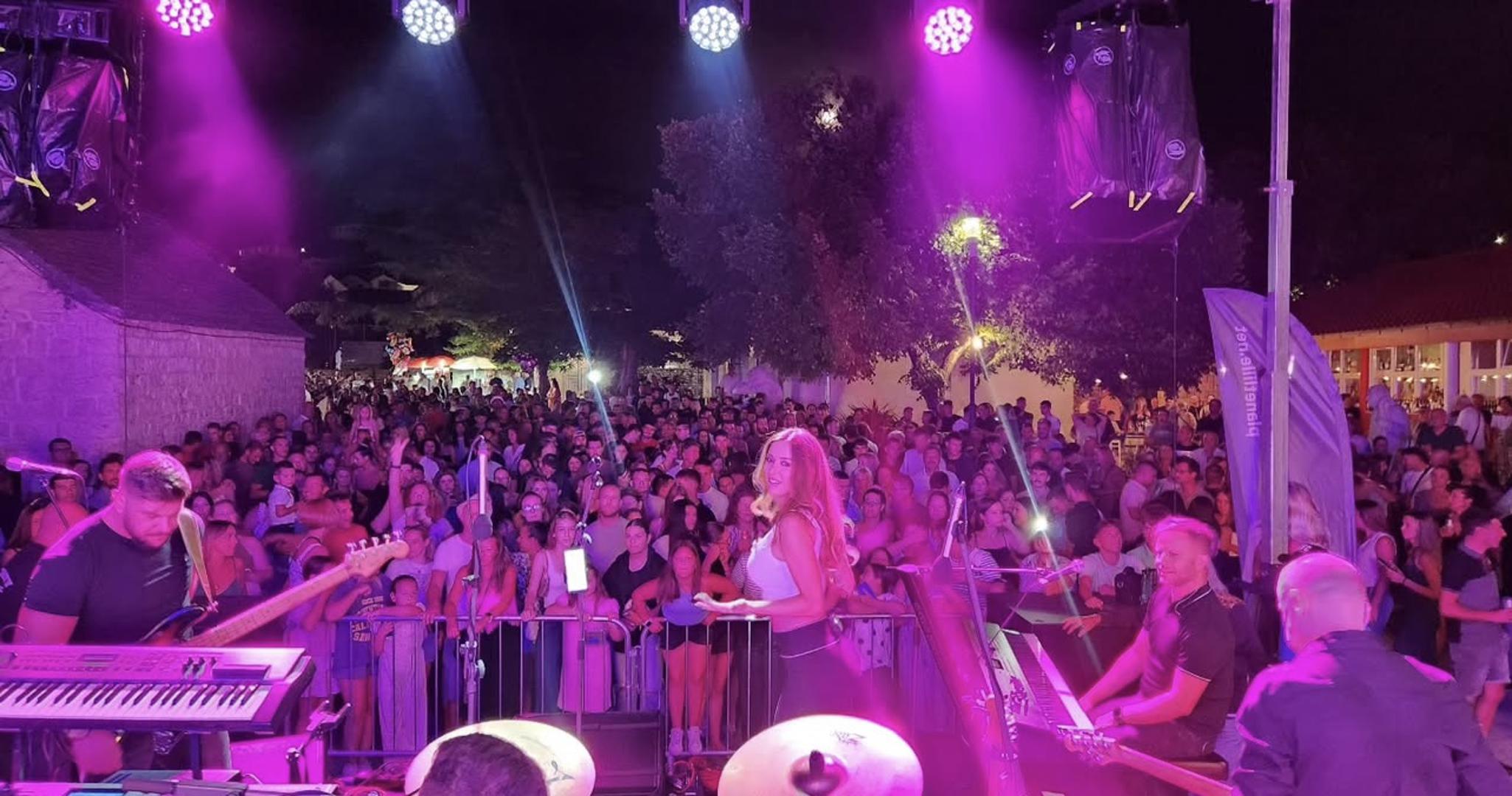 U nastavku naše galerije pogledajte najizazovnija i najljepša izdanja ove splitske pjevačice...