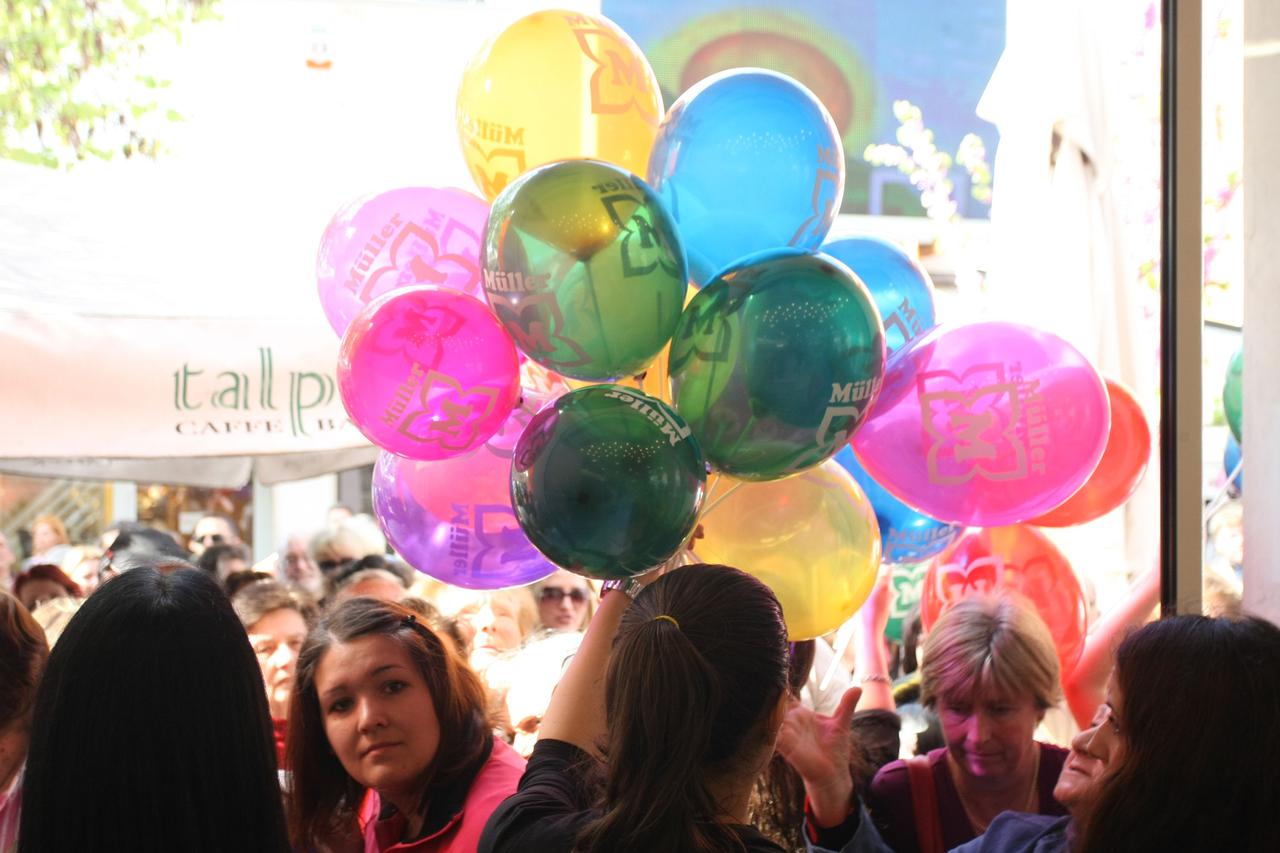 Pula: Brojni građani došli na otvorenje prve Mullerove trgovine