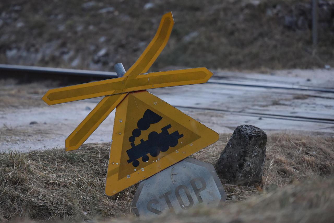 željeznička nesreća vlak kamion