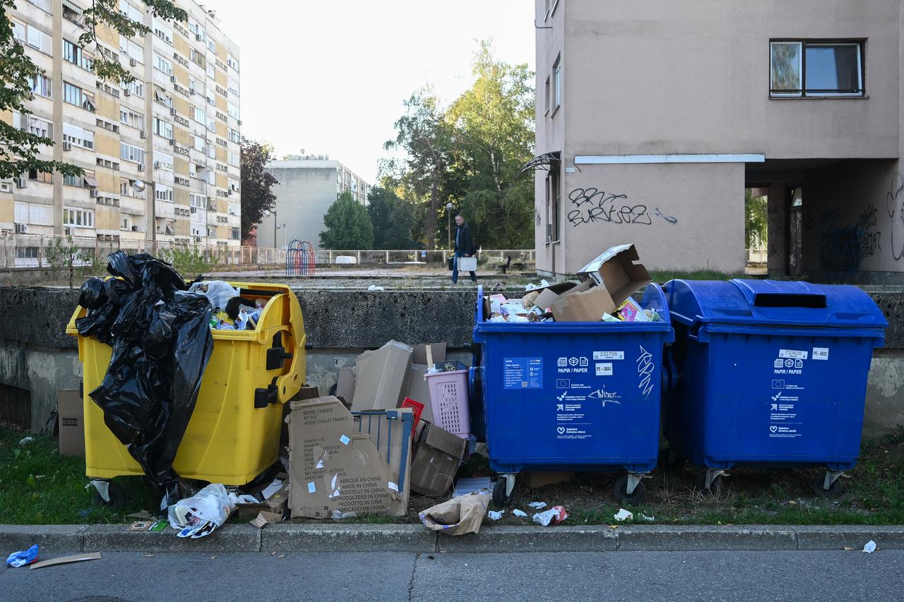 Zagreb: Holding štrajka treći dan, kontejneri u naselju Prečko su zatrpani 