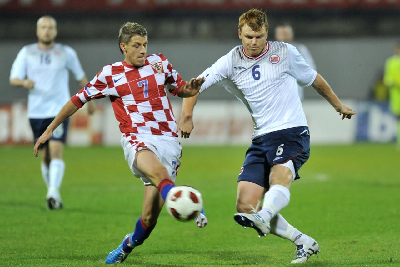\'12.10.2010., stadion Maksimir, Zagreb - Prijateljska utakmica izmedju reprezentacija Hrvatske i Norveske.Ivo Ilicevic, John Arne Riise. Photo: Antonio Bronic/PIXSELL\'
