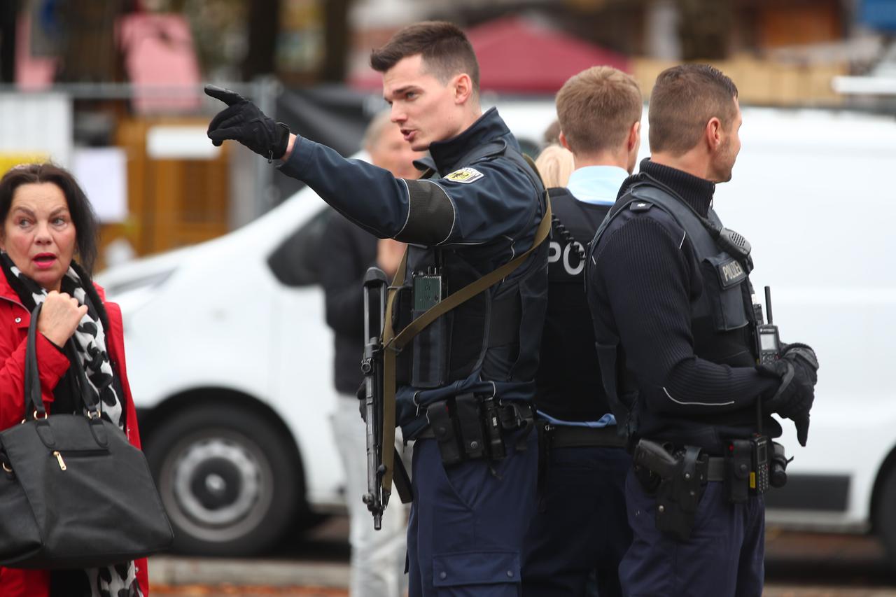 Potraga za napadačem, Njemačka