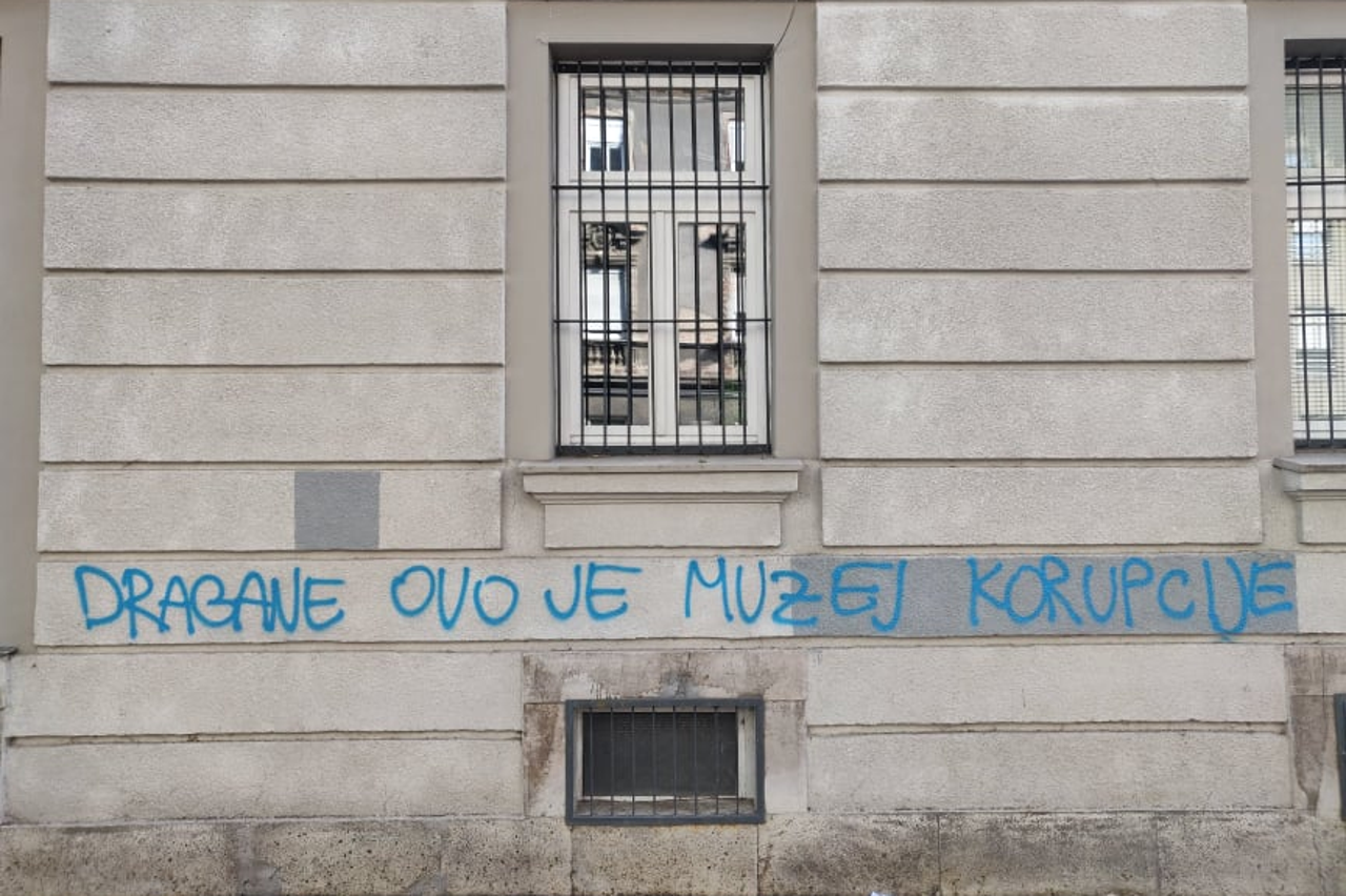 Grafit ispred Kovačevićevog 'kluba'