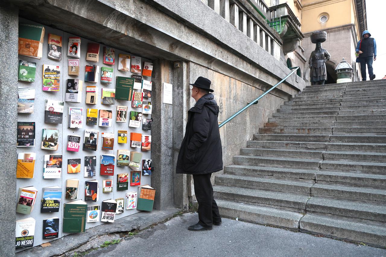 Zagreb: „Književni grafiti“ na Dolcu zainteresirali prolaznike