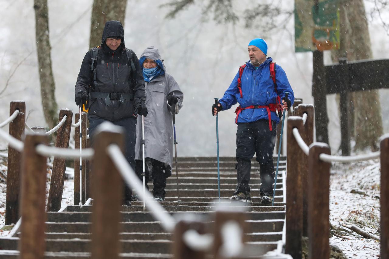 Prvi ovogodišnji snijeg zabijelio je Sljeme