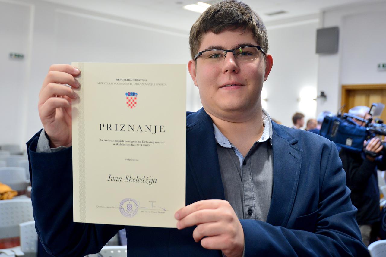 31.7.2015.,Zagreb -  Dodjela nagrade Soljacic u iznosu od 5.000 americkih dolara uceniku Ivanu Skeledzij koji je osvojio najbolji rezultat na drzavnoj maturi iz matematike, fizike i hrvatskog te dodjela priznanja MZOS- a 20 ucenika za izniman uspjeh na dr