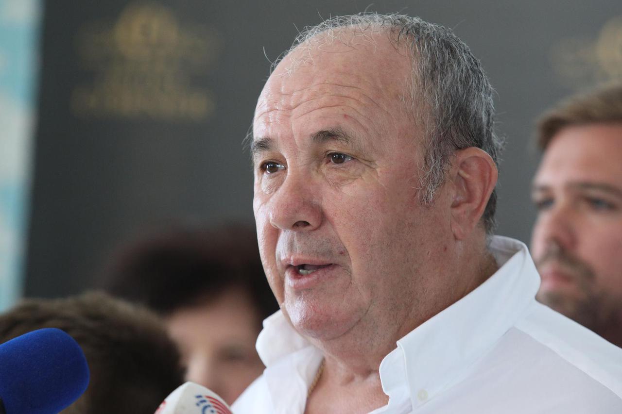 Rogoznica: Fanina rođendanska čestitka Kerumu tijekom konferencije za medije HGS-a