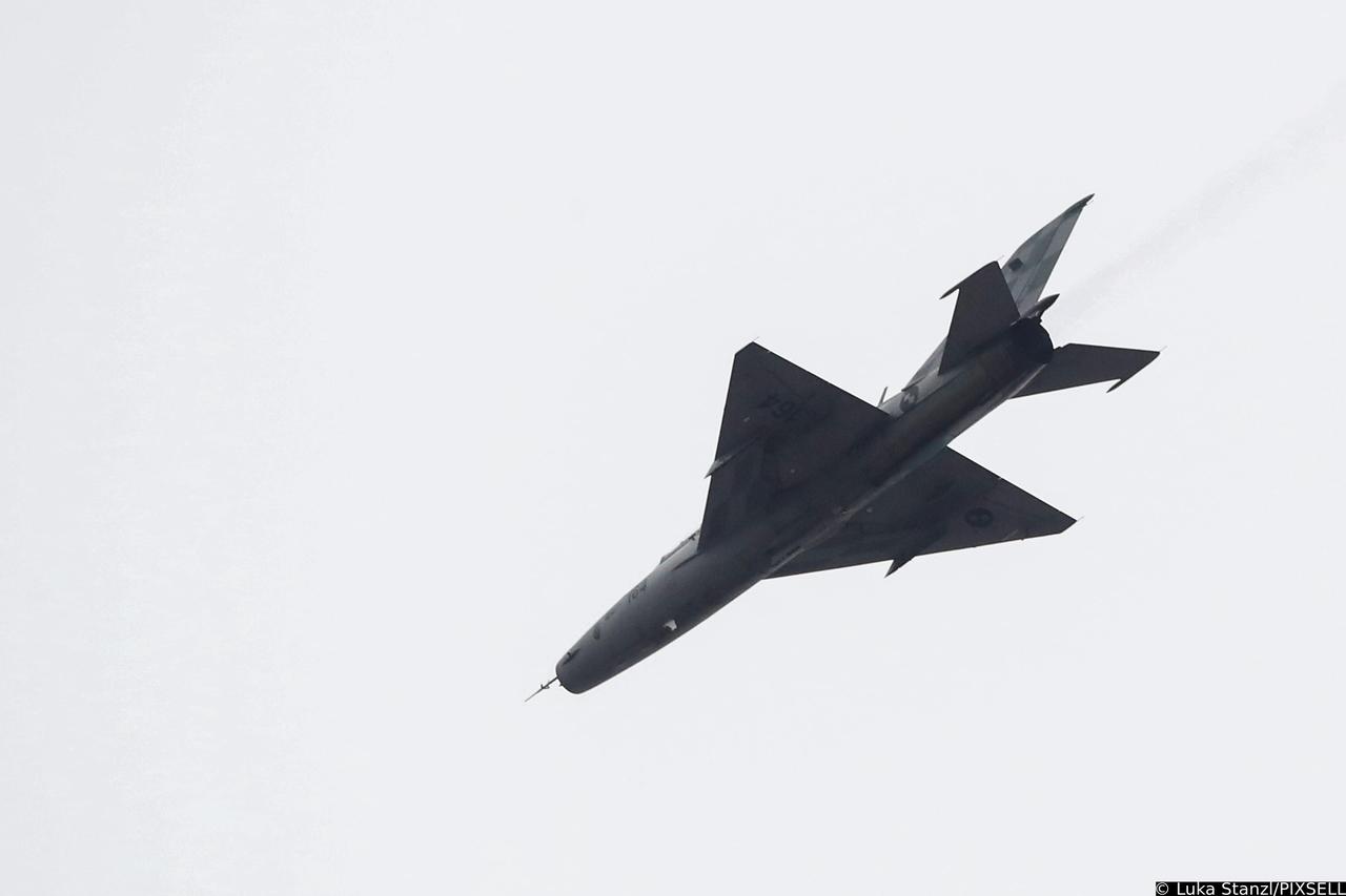 U sklopu zajedničkih vojnih vježbi Hrvatske i Francuske MiG-ovi presreli Rafale te ih otpratili do do Zračne luke "Franjo Tuđman"