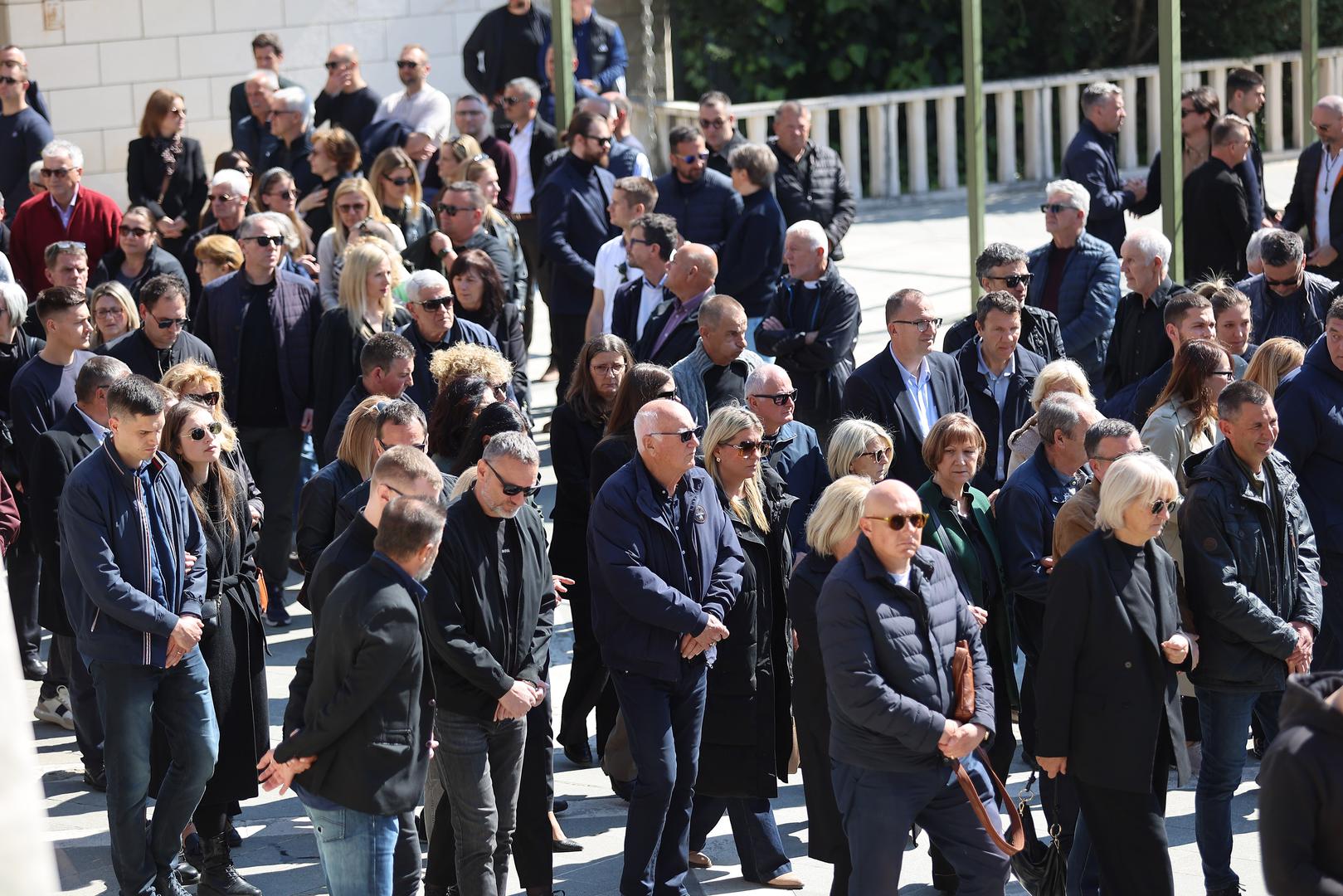 Mario Tudor je igrao i za Brda, Škver, kasnije će i za veterane. Mnogi ga dobro pamte iz tih dana. Bio je djelatnik Prerade, a kad se na sceni pojavio njegov sin Igor, kao velika nada Hajduka i hrvatskog nogometa, zaključak je redom bio: ne pada jabuka daleko od stabla.