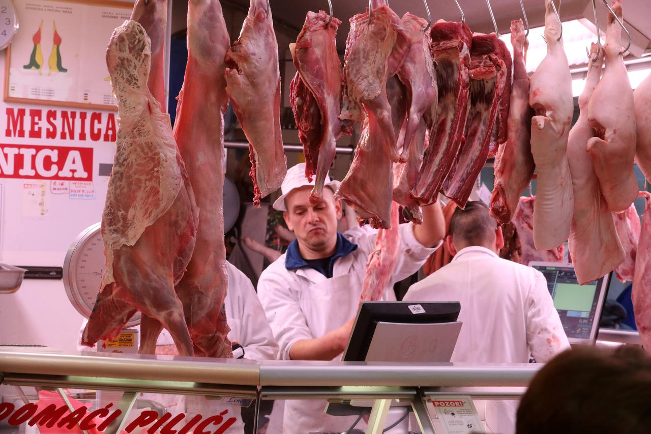Rijeka: Dobro opskrbljene mesnice na tržnici uo?i boži?nih  blagdana