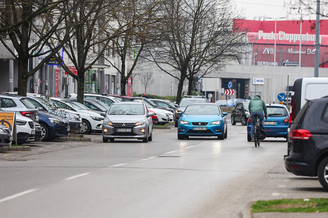 Zagreb: Naplata parkiranja na Laništu