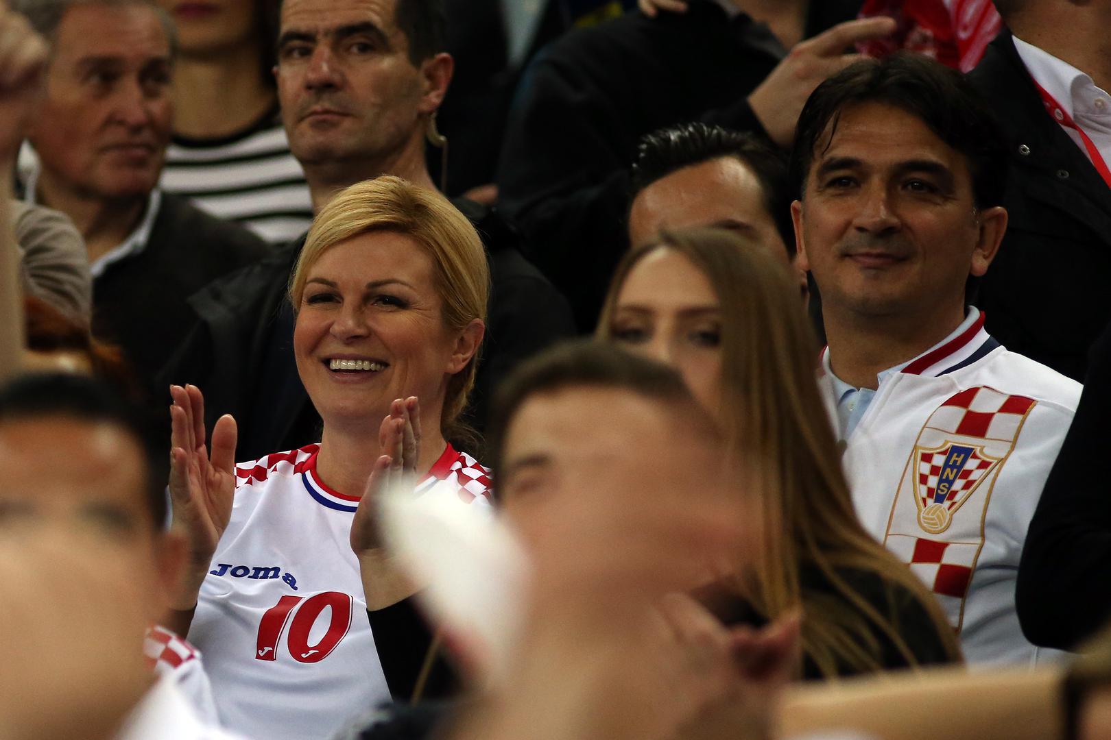 Predsjednica je susret gledala u dresu rukometne reprezentacije, a Dalić u dresu nogometne 