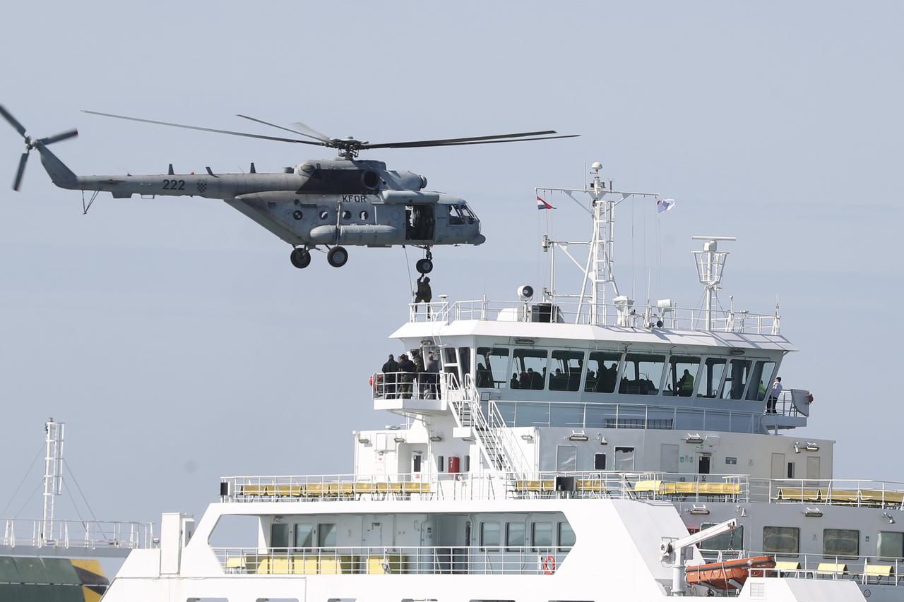 Split: Pokazna vježba povodom završetka međuresorne obuke pripadnika MUP-a i MORH-a