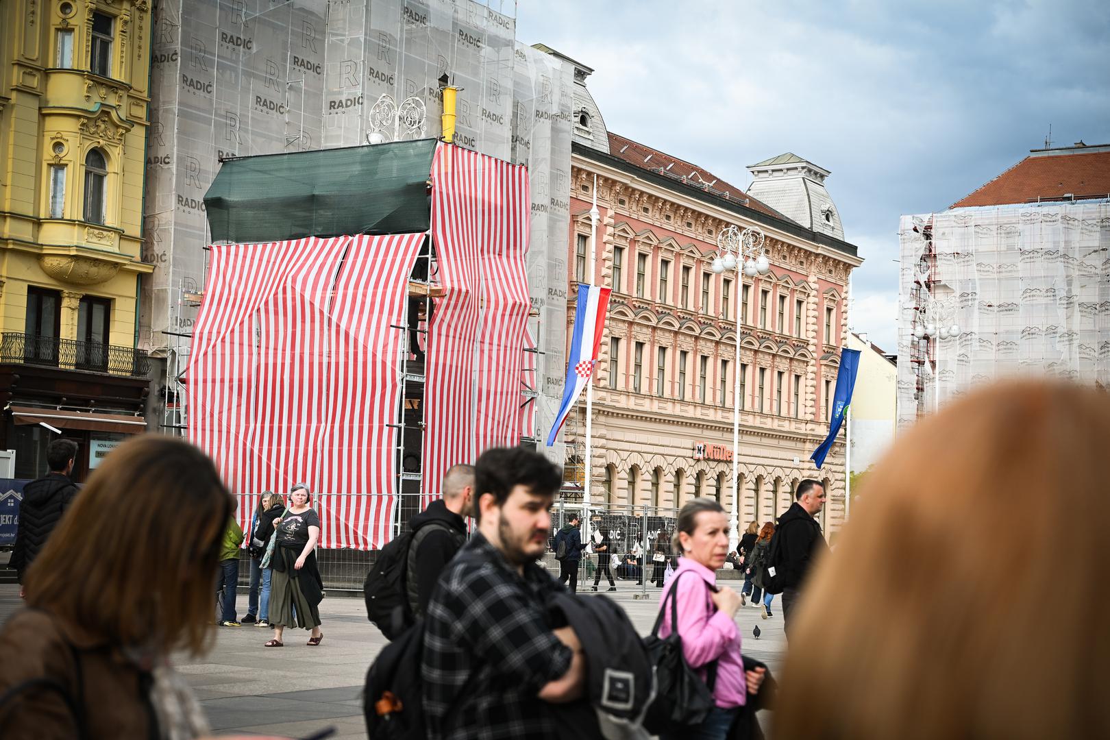 Spomenik je trenutačno prekriven zaštitnim platnom te je nakon dugo godina privremeno skriven od pogleda brojnih prolaznika i turista.

