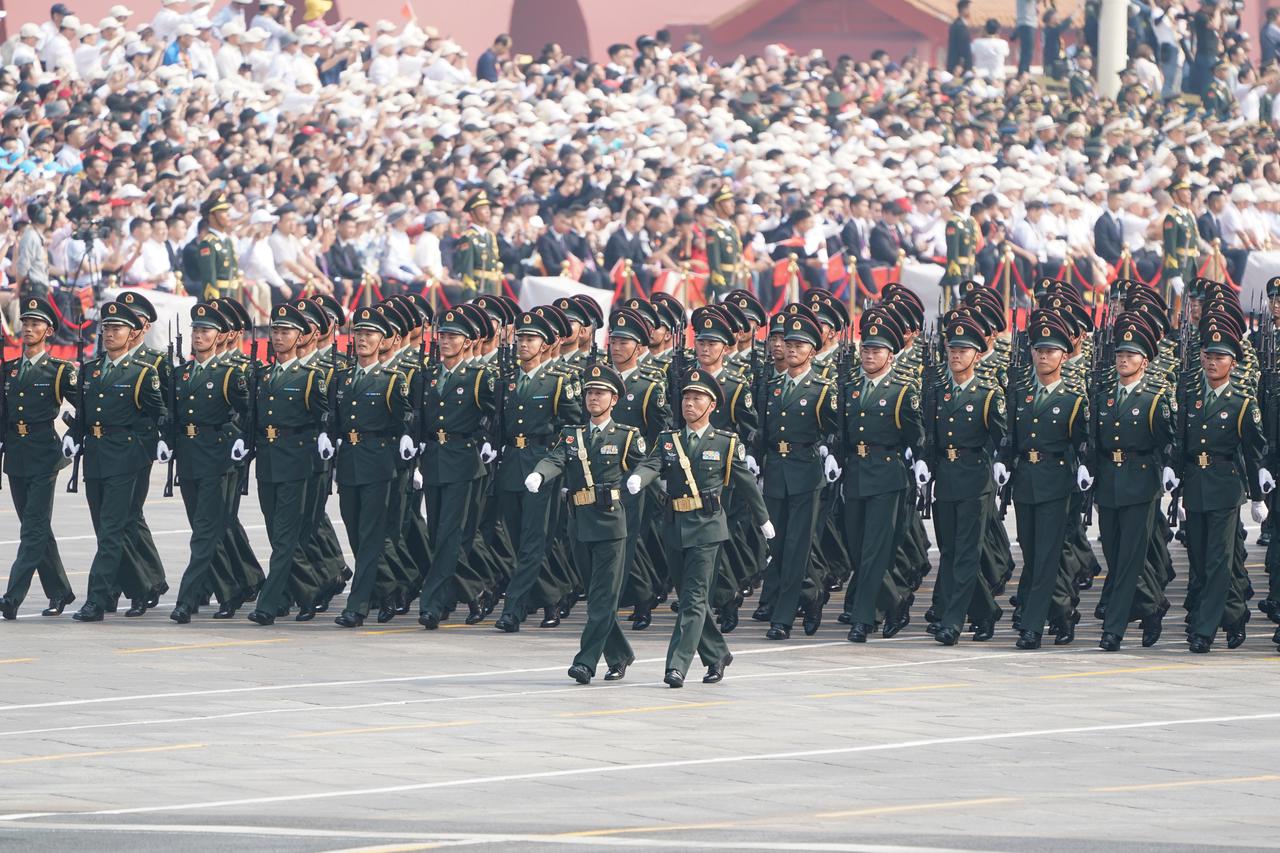 Vrhunac cjelodnevne proslave  70. obljetnice  NR Kine obilježen spektakularnim vatrometom