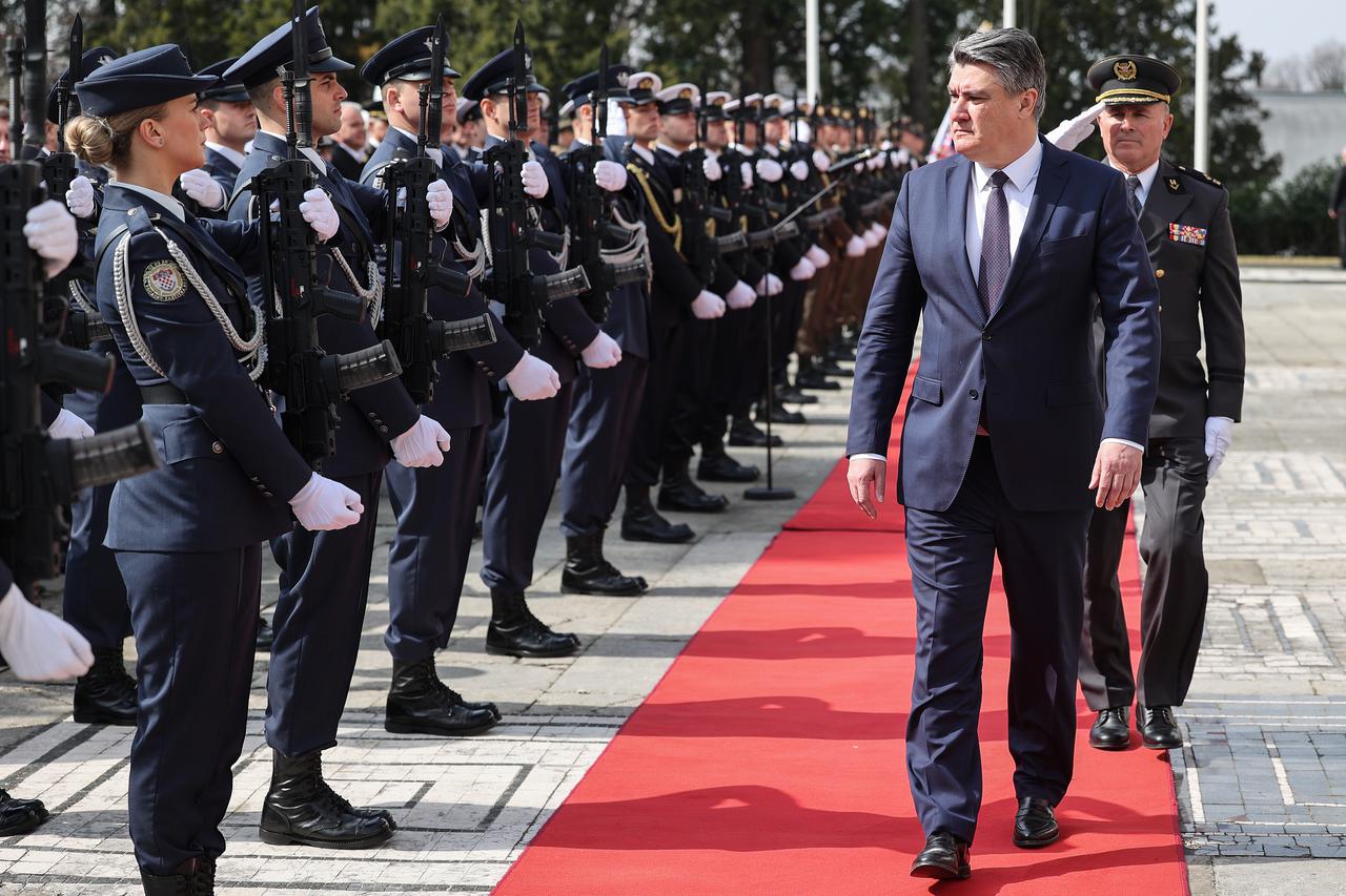 Predsjednik Milanović uručio časničke bodeže i zahvalnice