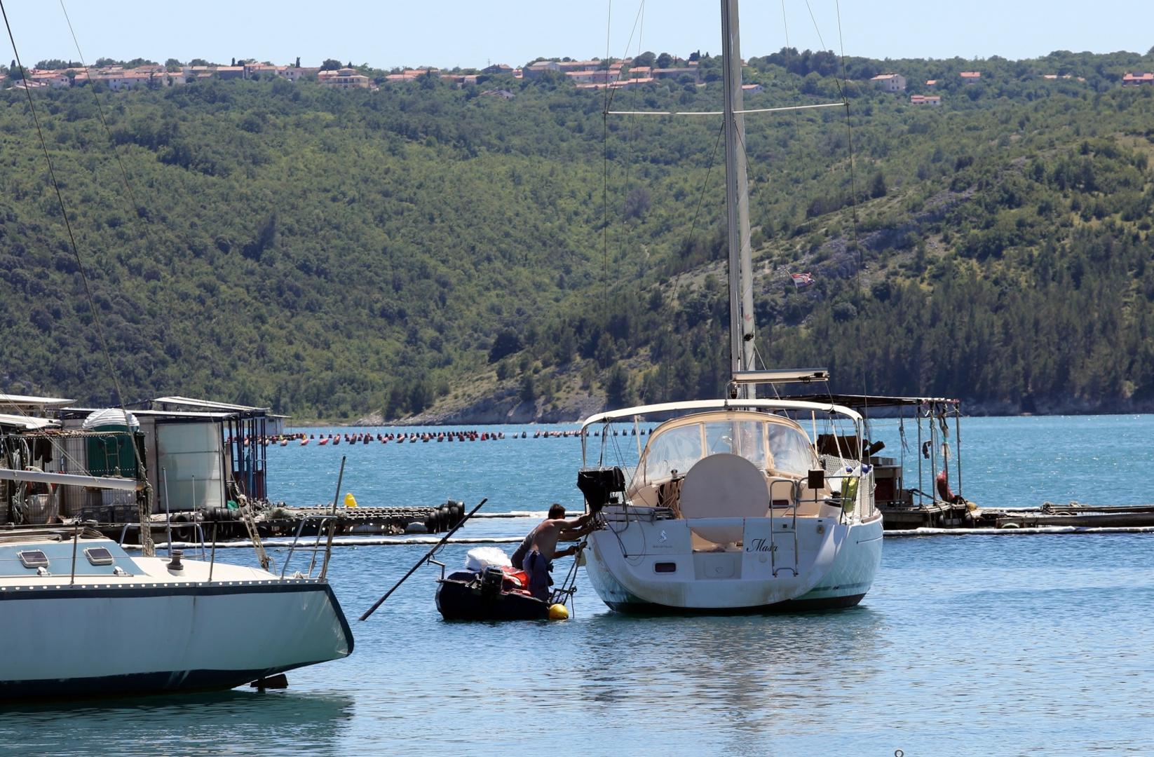 U Raškom zaljevu sanira se onečišćenje mora od nafte koja je iscurila iz teretnjaka Fidelity