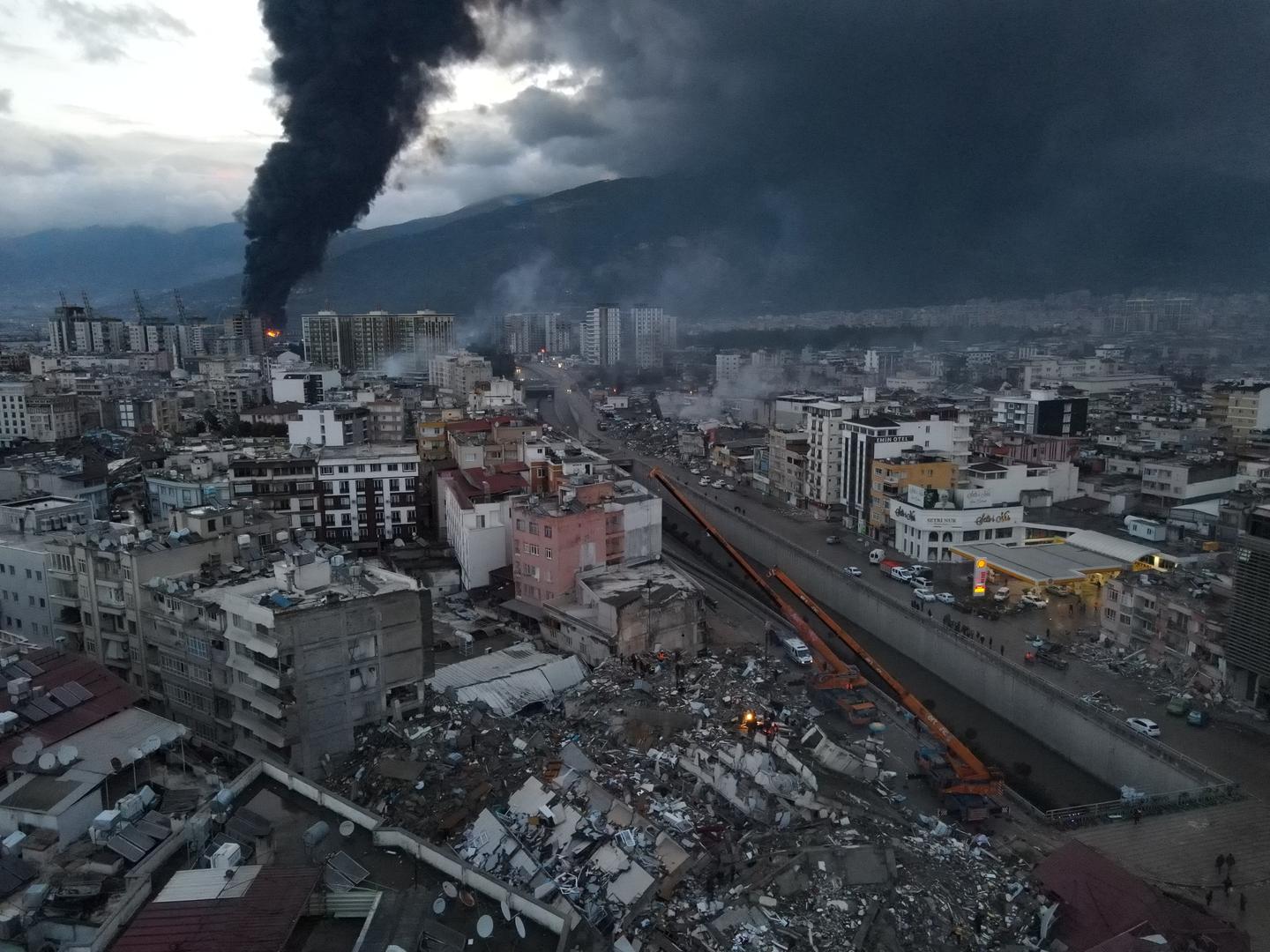 Black smoke from a fire rises over central Iskenderun, following an earthquake in Turkey February 7, 2023. Serday Ozsoy/Depo Photos via REUTERS ATTENTION EDITORS - THIS PICTURE WAS PROVIDED BY A THIRD PARTY. NO RESALES. NO ARCHIVES. TURKEY OUT. NO COMMERCIAL OR EDITORIAL SALES IN TURKEY. Photo: Depo Photos/REUTERS