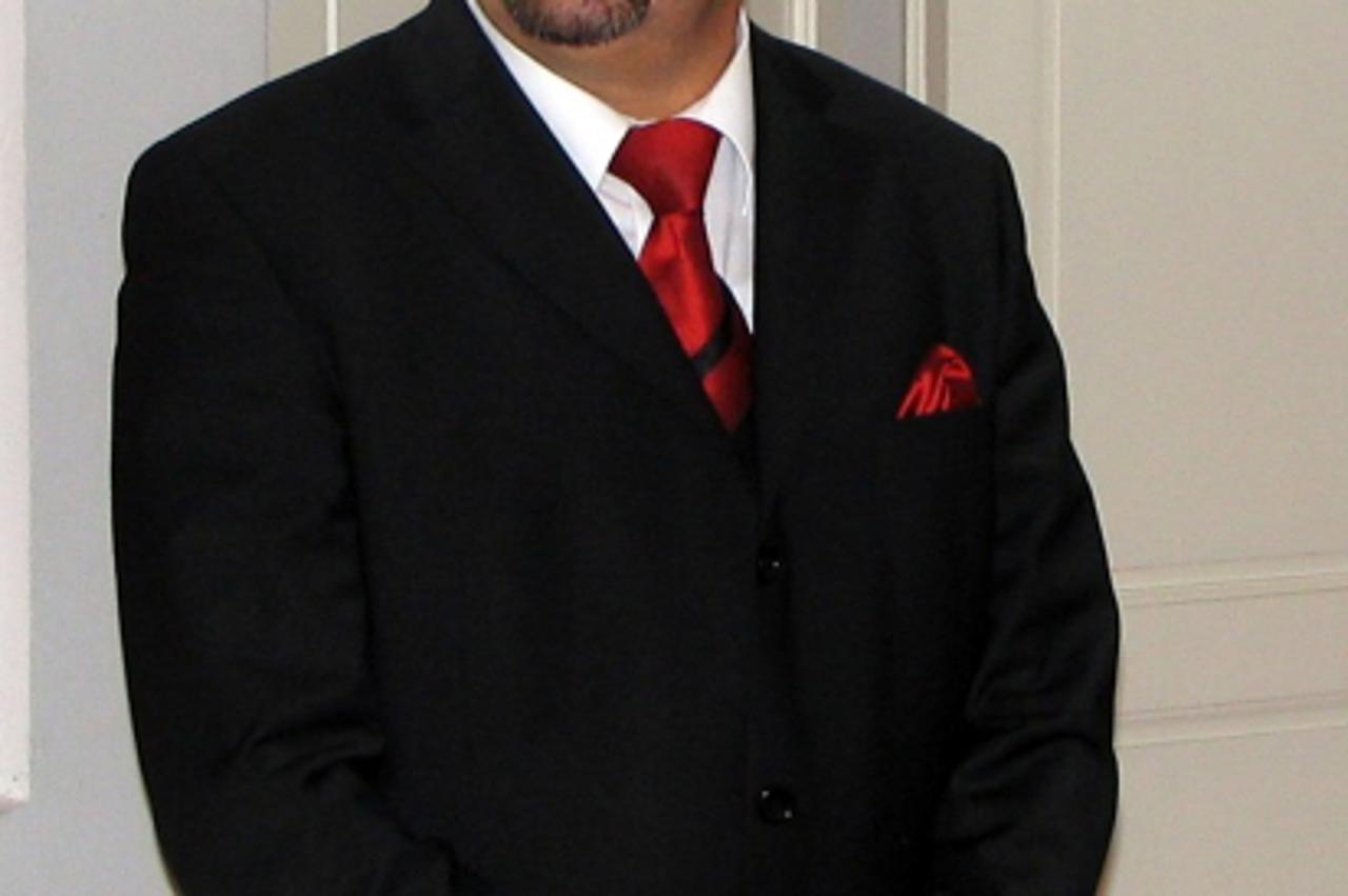 \'unu...zagreb...15.09.2004  kandidat za ravnatelja obavjestajne agencije OA veselko grubisic dolazi na odbor za unutarnju politiku i nacionalnu sigurnost  snimio: vanja moskaljov\'