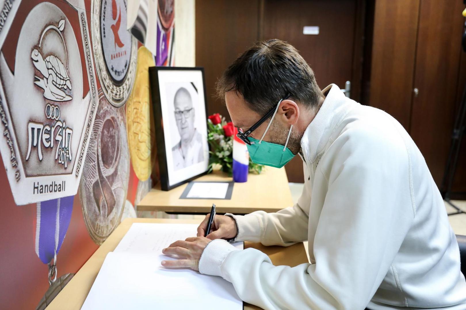 Posljednje riječi uputili su i bivši izbornik muške rukometne reprezentacije Lino Červar, kao i aktualni izbornik Hrvoje Horvat.