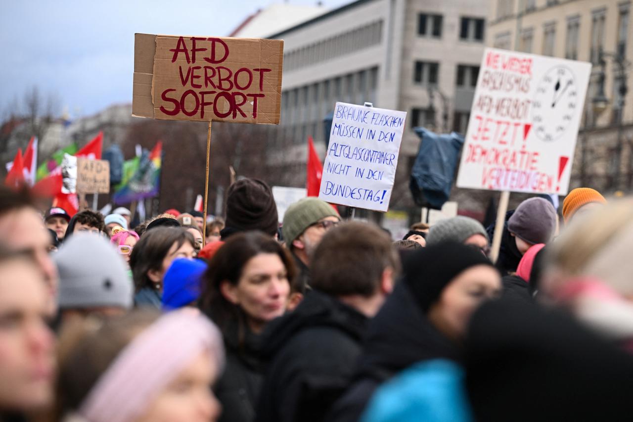 storyeditor/2024-01-17/2024-01-14T135824Z_1687955426_RC2PH5AHBWLI_RTRMADP_3_GERMANY-PROTEST-AFD.JPG