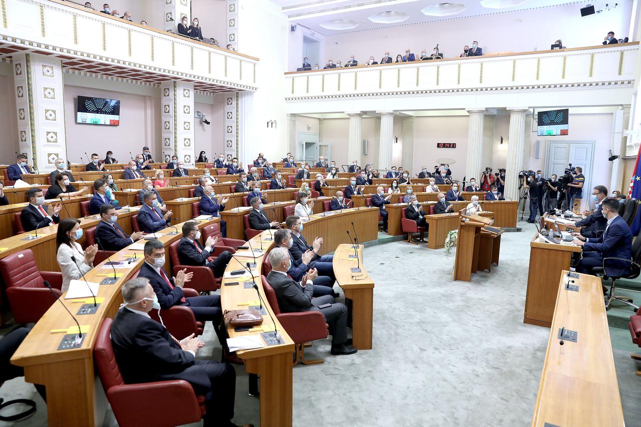 Zagreb: Pozdravni govor Gordana Jandrokovića i himna na konstituirajućoj sjednici