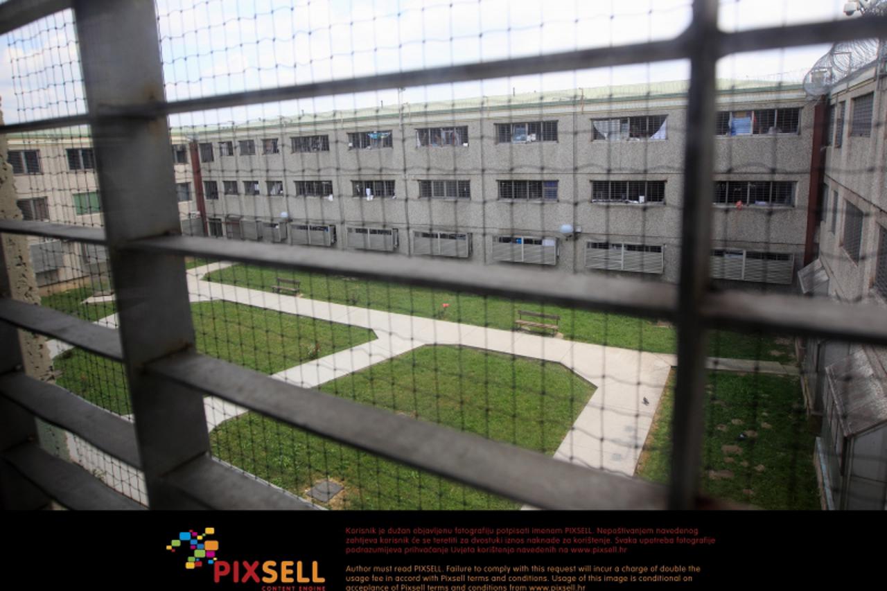 '05.07.2011.,Zagreb - Procedura ulaska prtvorenika u zatvor Remetinec. Zatvorski krug. Svaki pritvorenik ima pravo na 2 sata dnevno boravka na zraku. Photo: Zeljko Lukunic/PIXSELL'