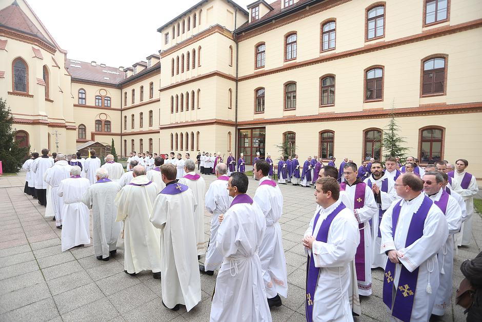 Zagreb: Josip Bozani? otvorio vrata katedrale ?ime je zapo?eo jubilej milosr?a