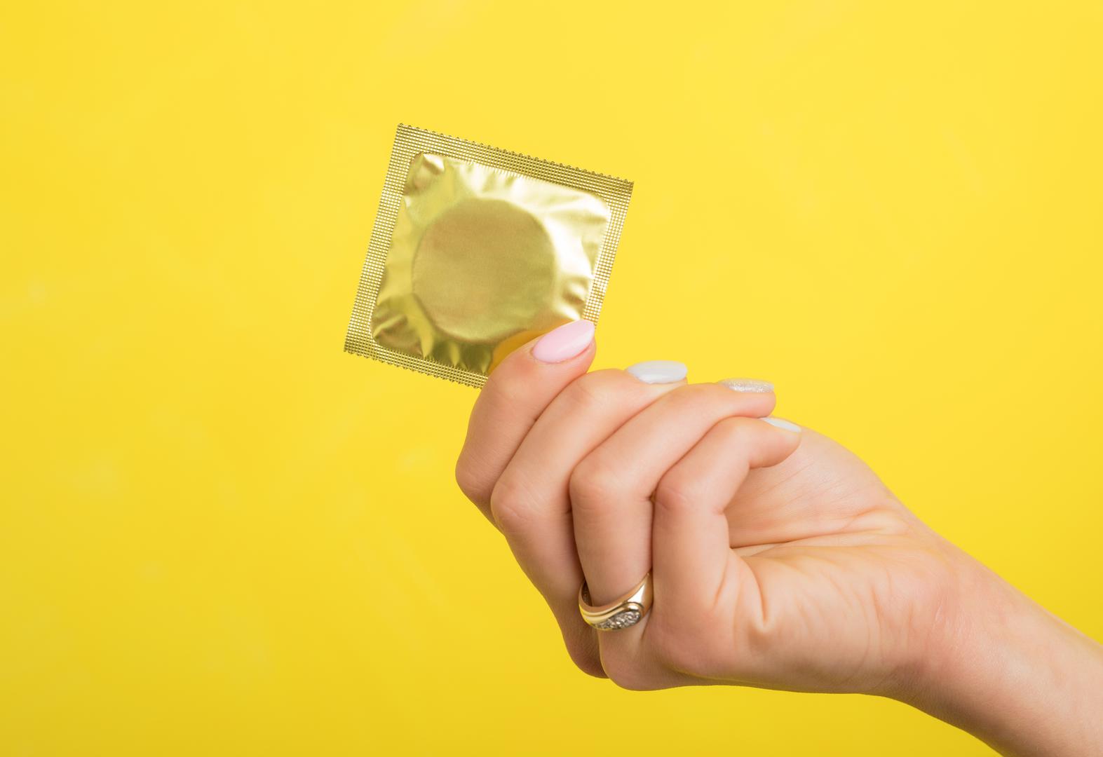 Prosječna dužina penisa je 14 centimetara u erekciji, a kondomi su rađeni za dužinu od 17 centimetara. Stoga ne čudi što se mnoštvo muškaraca nalazi u problemu s odabirom pravom kondoma. 