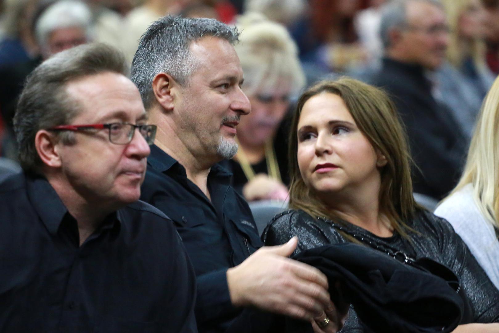 Nakon razvoda s Danijelom Martinović sreću je pronašao sa suprugom Sandrom, Kanađankom hrvatskih korijena, a upoznali su se upravo na njegovu koncertu u Kanadi.