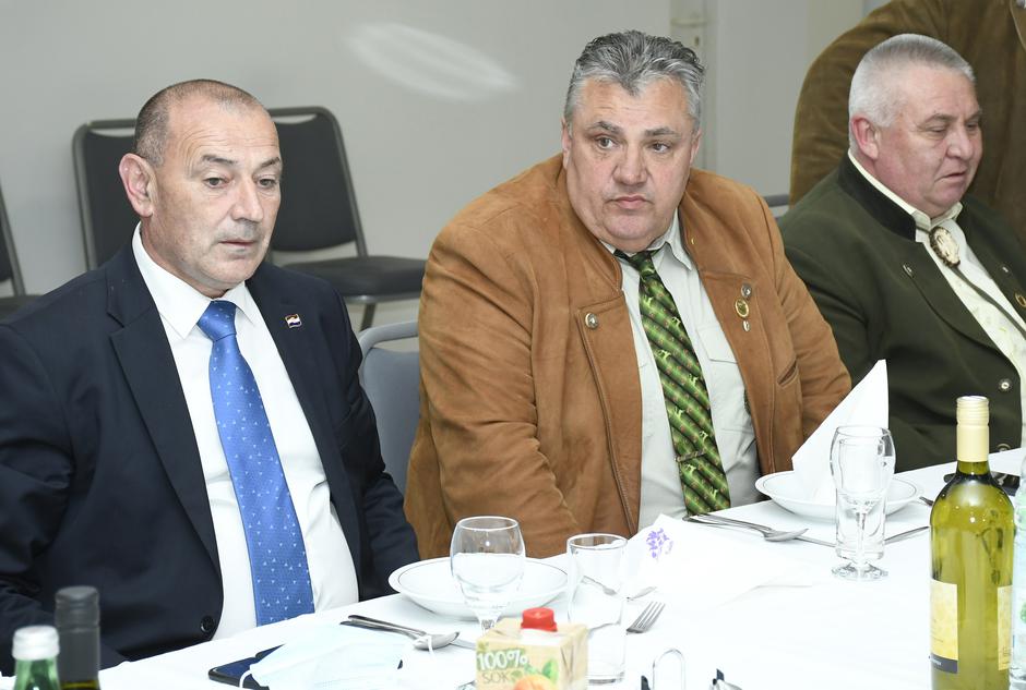 Sisak: Tomo Medved na sastanku s članovima Izvršnog odbora Hrvatskog lovačkog saveza