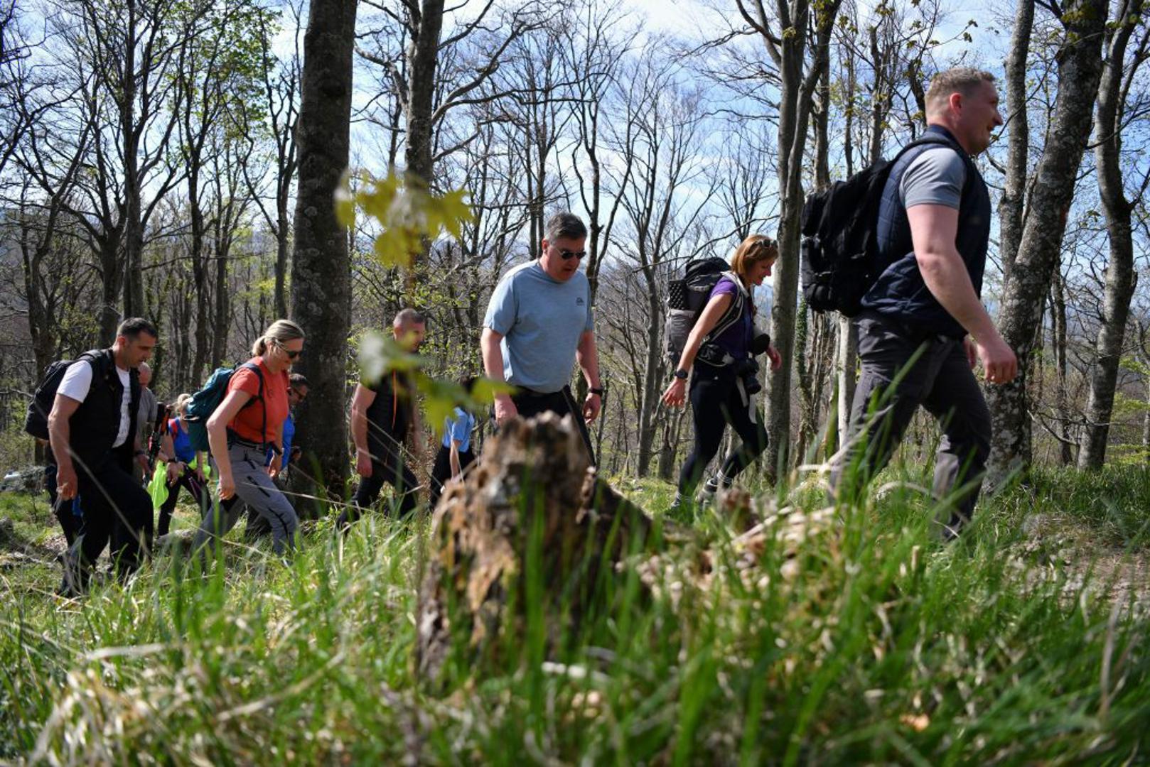 "U 150 godina protegnutih kroz tri stoljeća, kroz šest država i tri društveno-politička uređenja ne samo da smo opstali nego već smo i veliki nacionalni savez s preko 340 planinarskih udruga i preko 40 tisuća članova. Postigli smo vrijedne rezultate, a posebno smo ponosni što smo kao volonteri korisni i široj društvenoj zajednici", rekao je predsjednik Hrvatskog planinarskog saveza Darko Berljak pozdravivši okupljene kod planinarskog doma na Kleku.