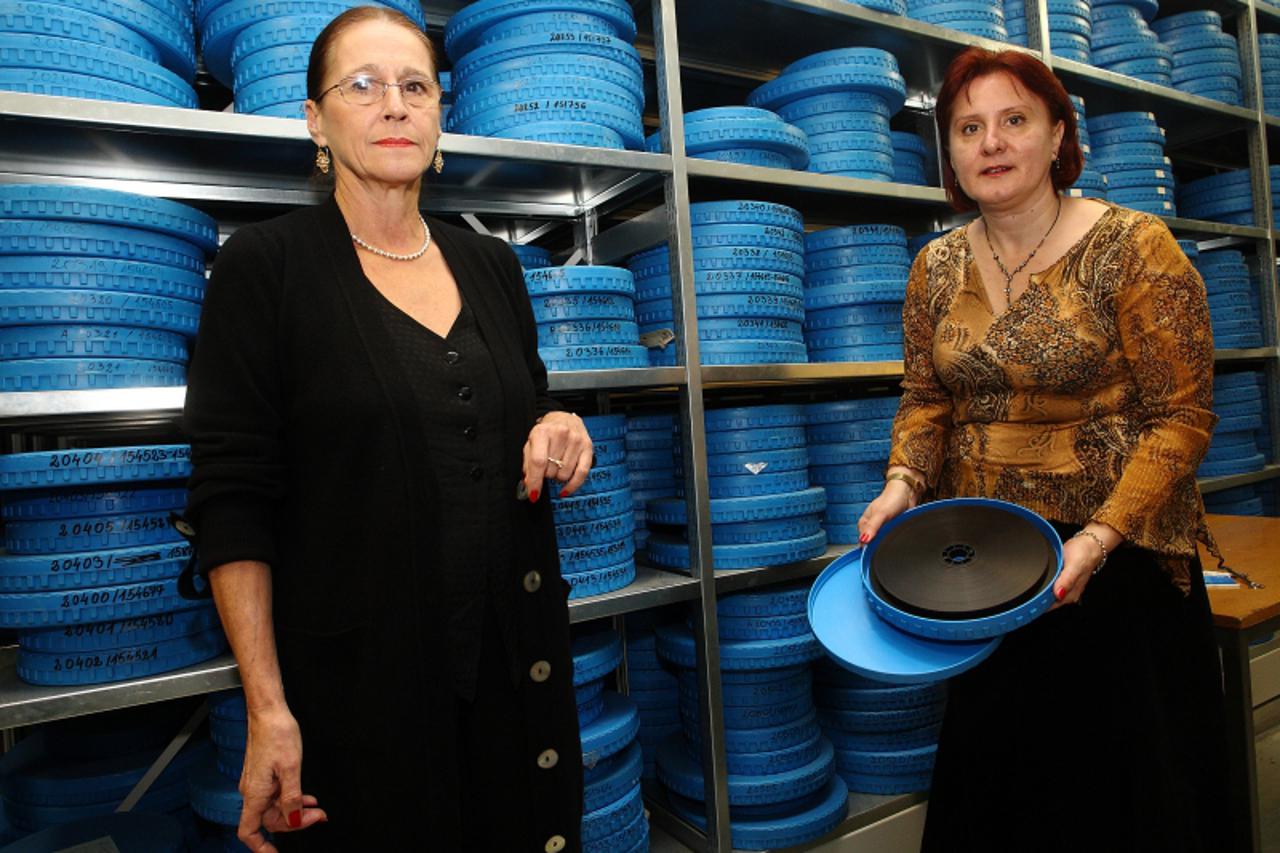 \'16.11.2010., Zagreb - Mirjana Siladjin, rukovoditeljica odjela HRT-ove arhive INDOK, i Jasmina Tunjic.  Photo: Zeljko Hladika/PIXSELL\'