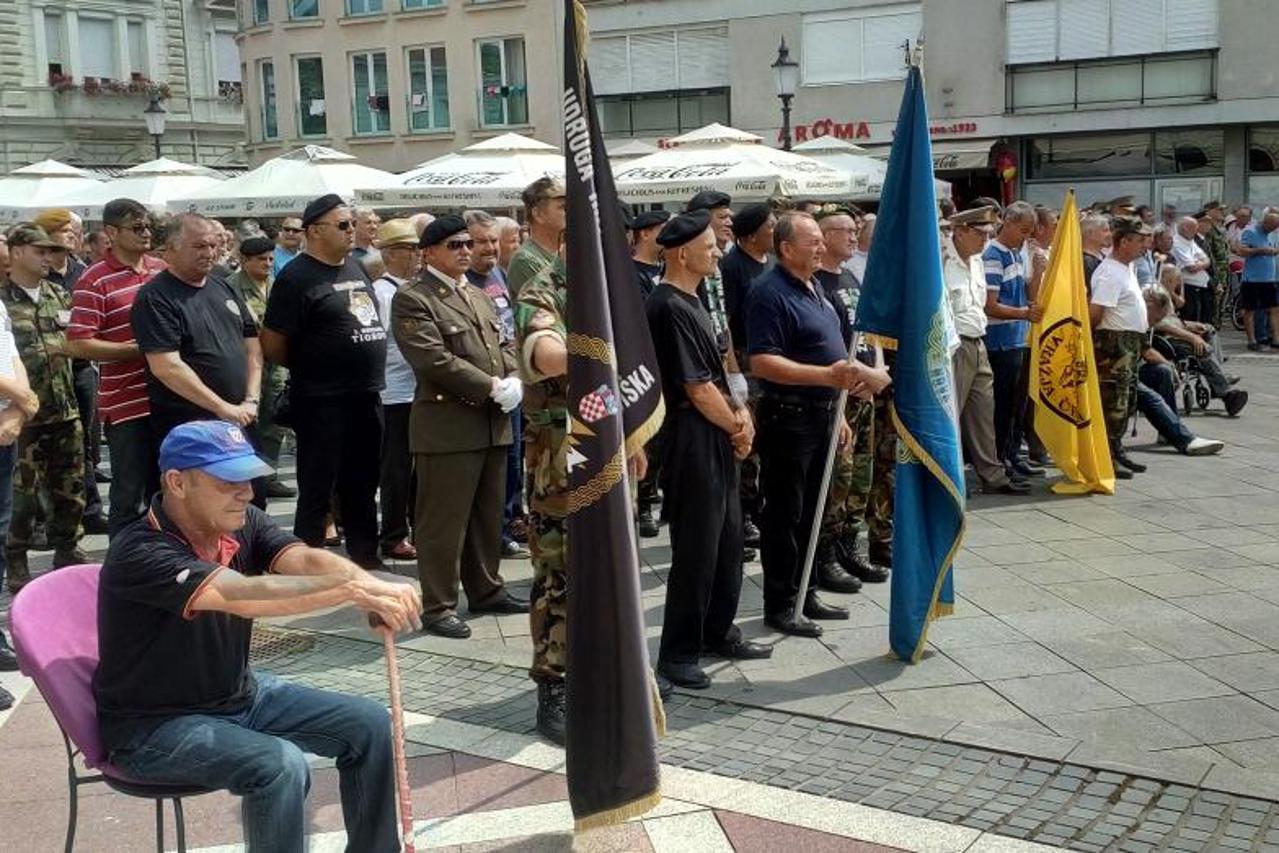 Slavonski Brod: Svečano postrojavanje 108. brigade povodom 25. godišnjice formiranja